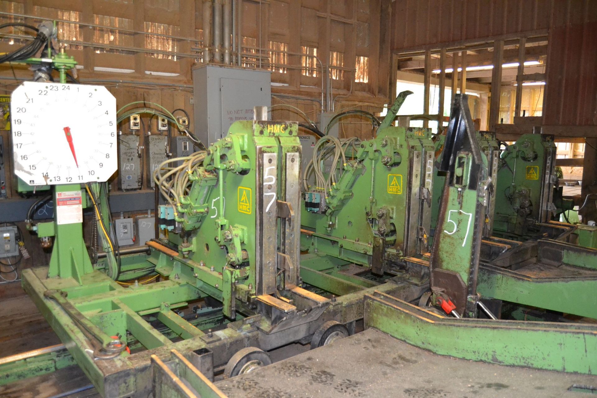 HMC MODEL AC40 BD 4 HEAD BLOCK MODULAR MILL W/ALL STEEL HUSK FRAME; W/OFF BEARING BELT; W/TOP SAW; - Image 7 of 11