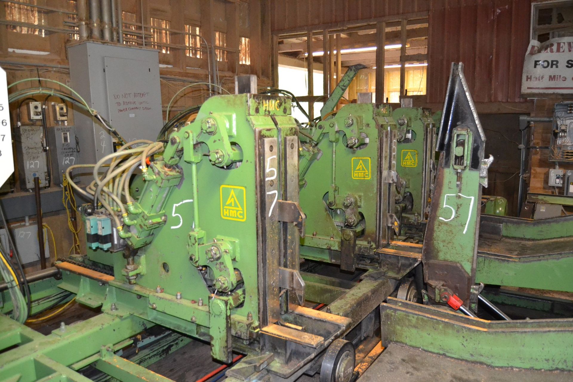 HMC MODEL AC40 BD 4 HEAD BLOCK MODULAR MILL W/ALL STEEL HUSK FRAME; W/OFF BEARING BELT; W/TOP SAW; - Image 6 of 11