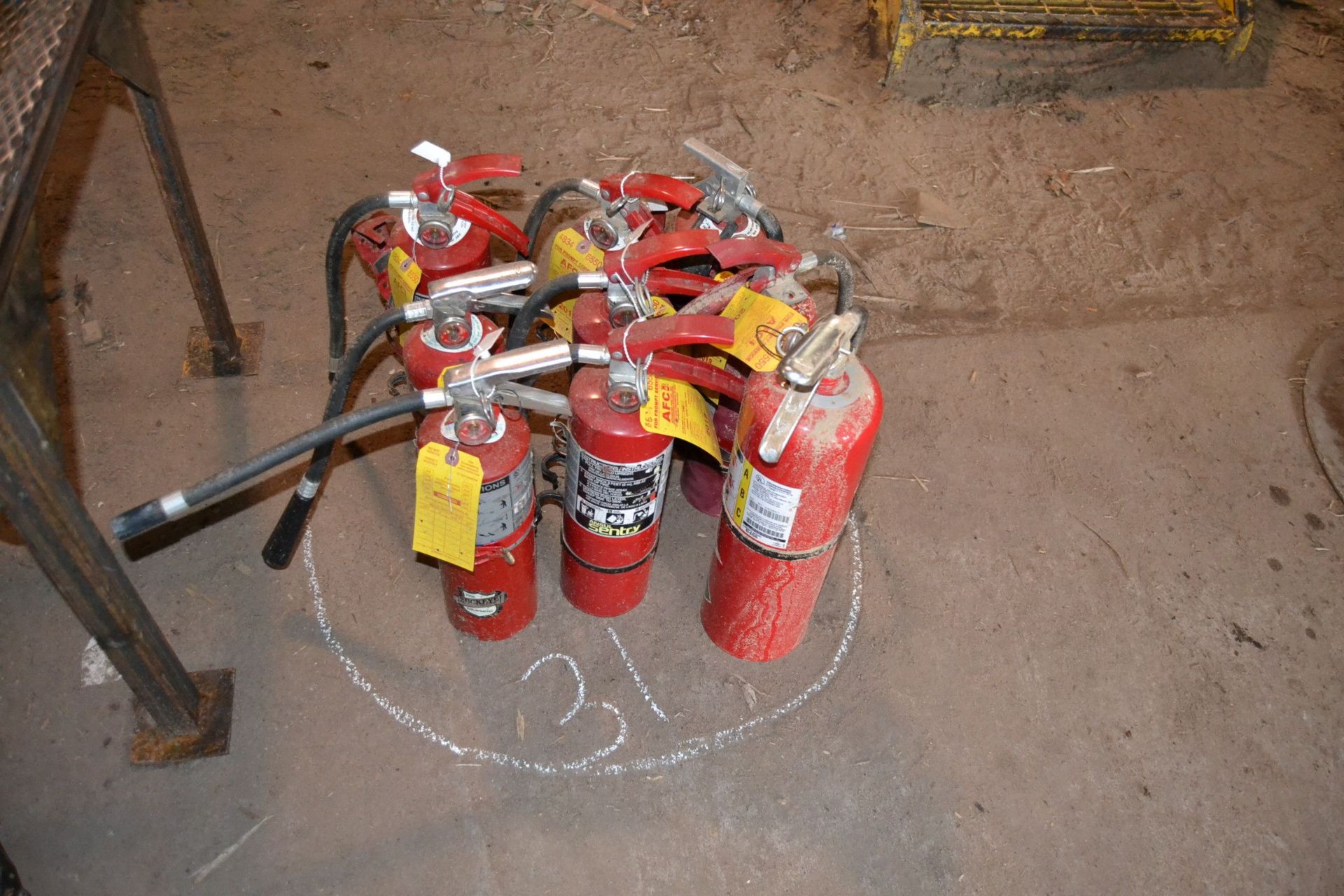 LOT OF FIRE EXTINGUISHERS