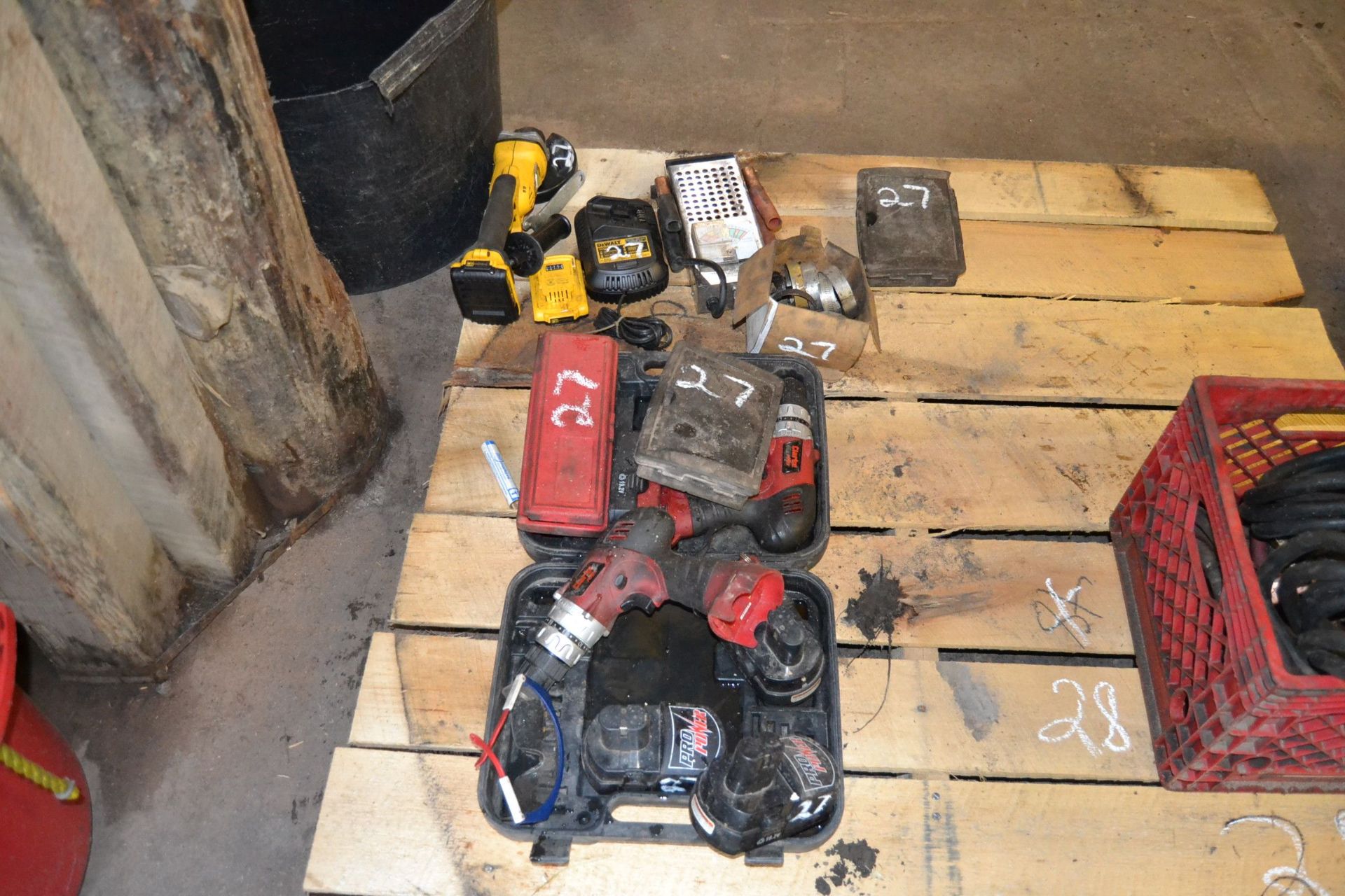 LOT OF CORDLESS DRILL & SIDE GRINDERS