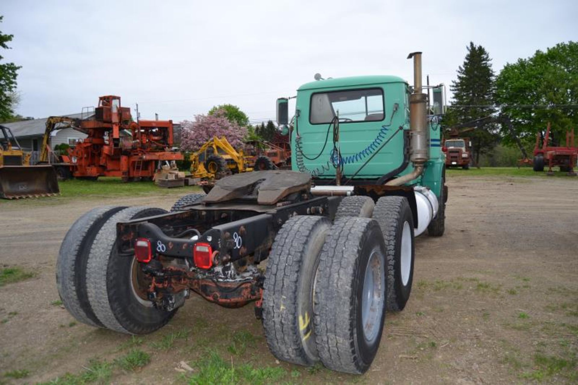 1980 MACK MODEL R686ST DAY CAB ROAD TRACTOR W/ 10 SPEED TRANSMISSION/MACK ENGINE; W/210,379 MILES