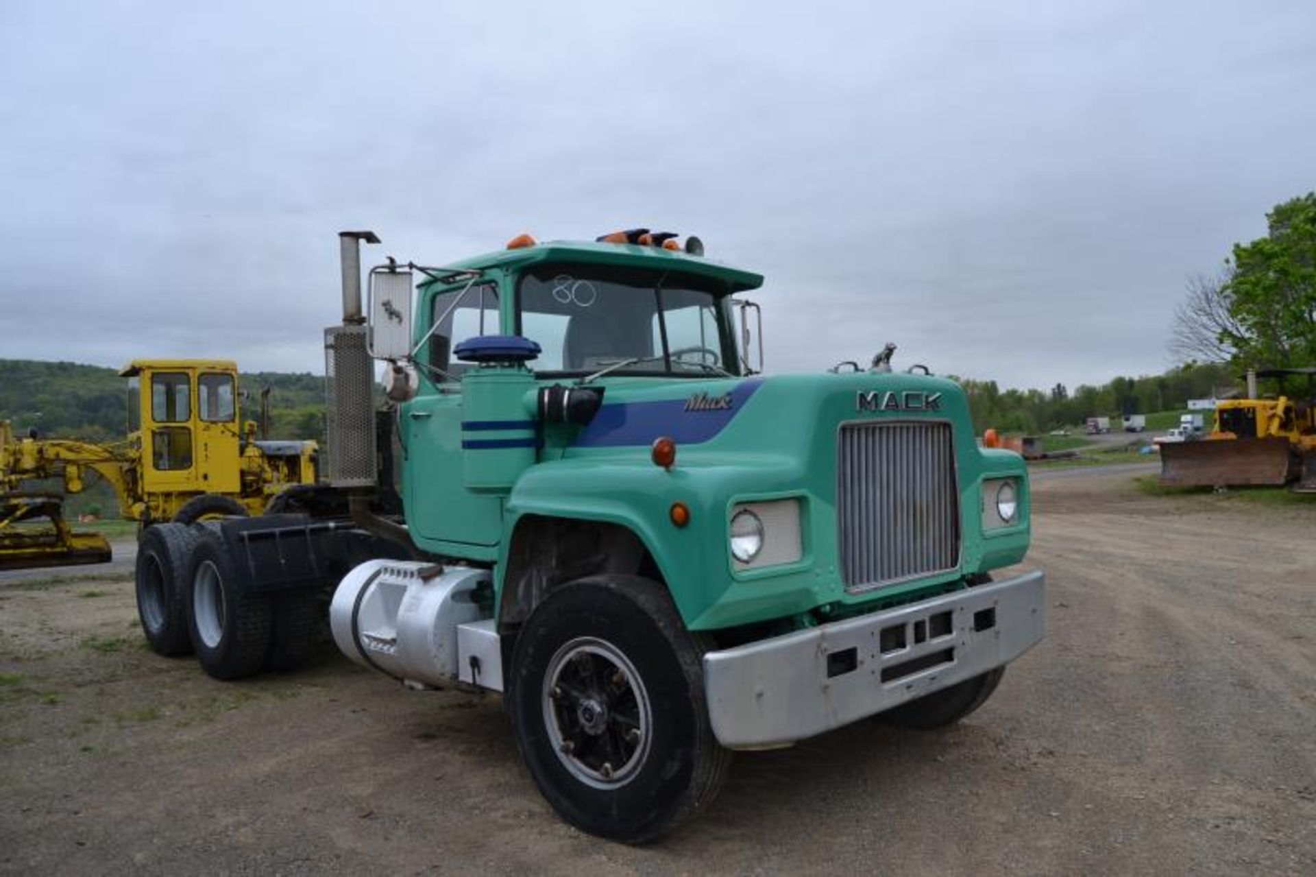 1980 MACK MODEL R686ST DAY CAB ROAD TRACTOR W/ 10 SPEED TRANSMISSION/MACK ENGINE; W/210,379 MILES - Image 2 of 3