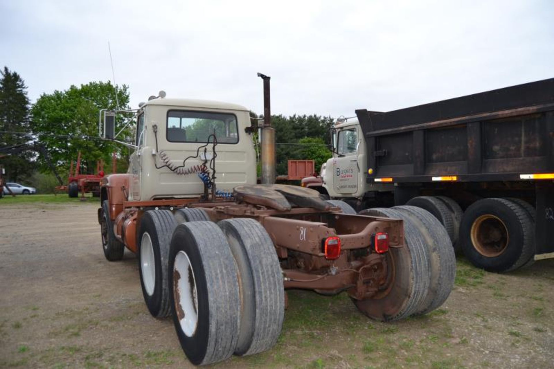 1978 MACK MODEL 686 DAY CAB ROAD TRACTOR W/ 10 SPEED TRANSMISSION/MACK ENGINE; W/ 708,948 MILES