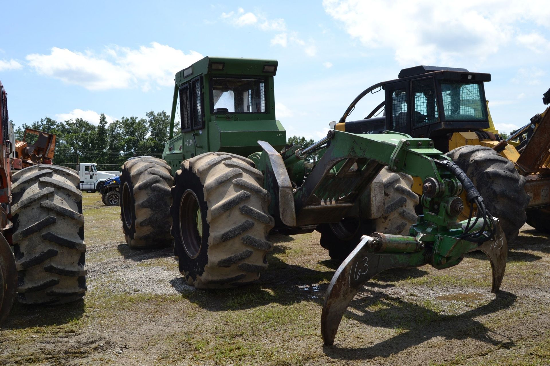 FRANKLIN 170 GRAPPLE SKIDDER W/ ENCLOSED CAB W/ NEW REBUILT 59 CUMMIN ENGINE W/ WINCH W/ 30.5X32 RUB - Image 4 of 4