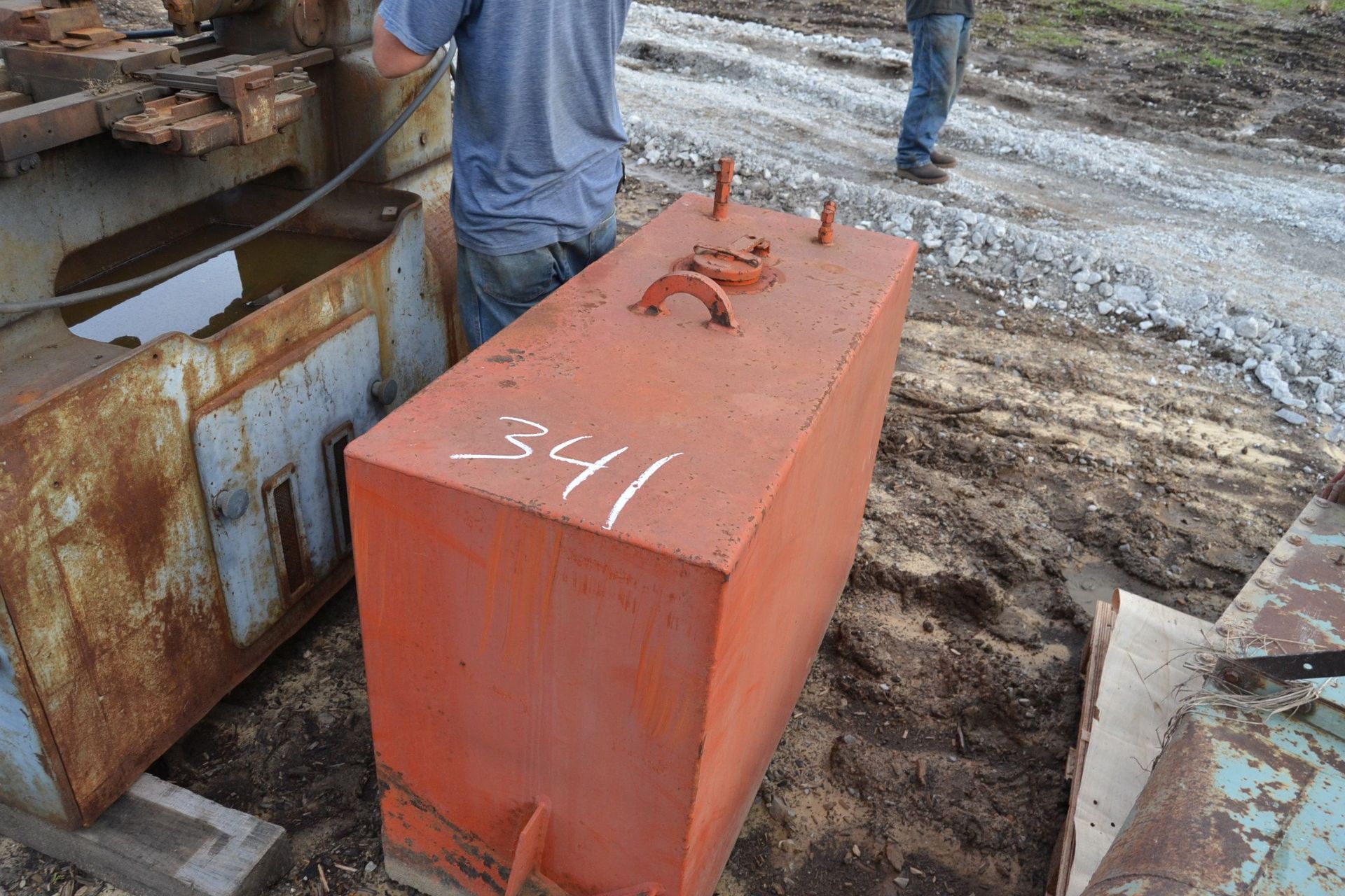 HYDRAULIC TANK - Image 2 of 2