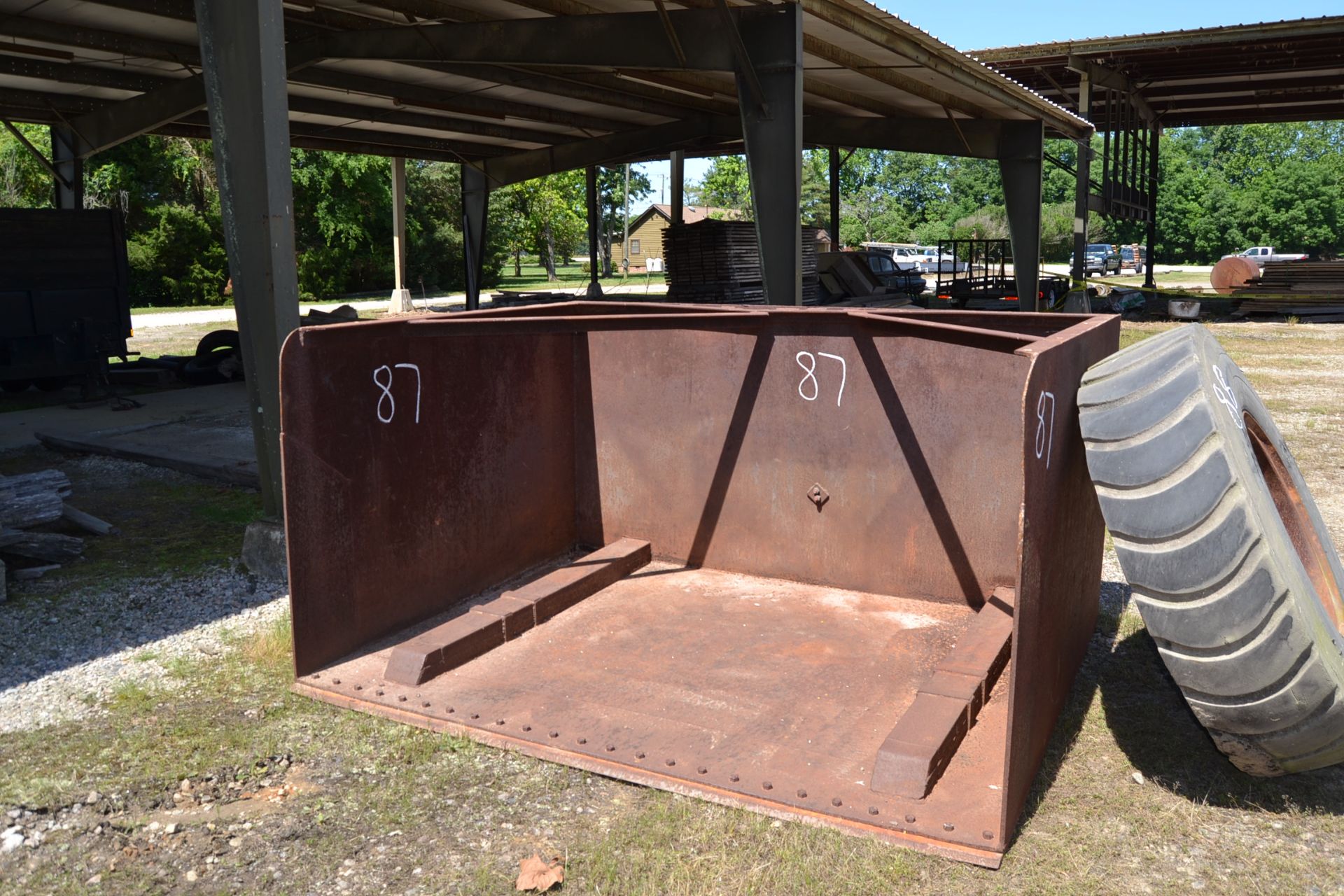 SLIP ON BUCKET FOR LOADER