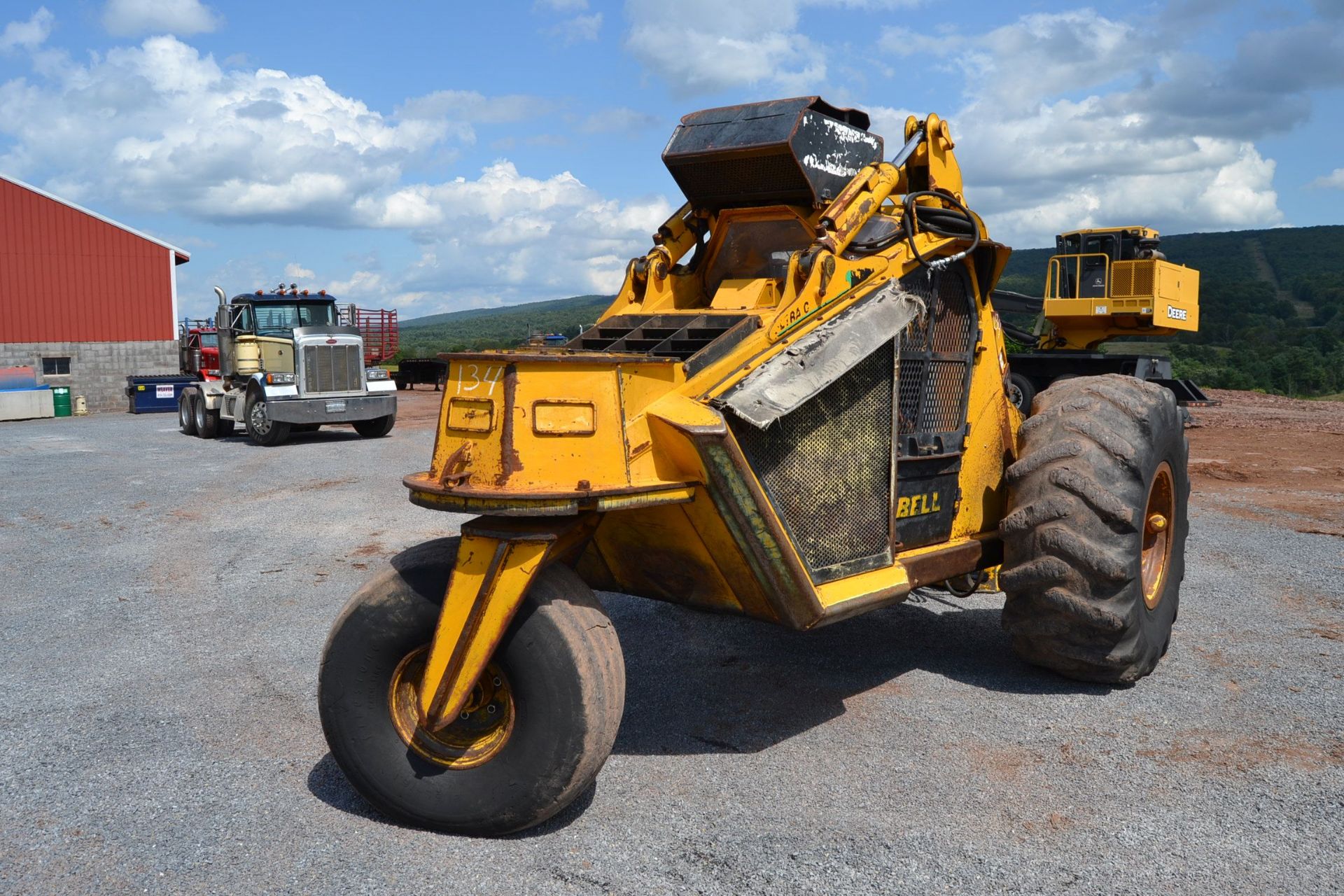 BELL ULTRA C 3 WHEEL FELLER BUNCHER W/ CUMMINS ENGINE W/ BAR SAW HEAD - Image 4 of 4