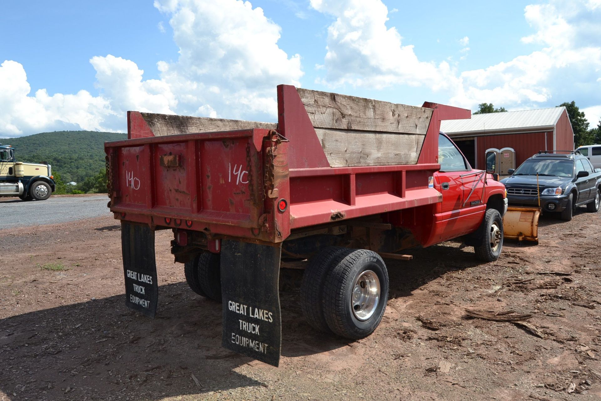 1998 DODGE 3500 4X4 DUMP TRUCK W/ CUMMINS ENGINE W/ 5 SPEED TRANS W/ SNOW PLOW 48,677 MILES VIN# - Image 2 of 4