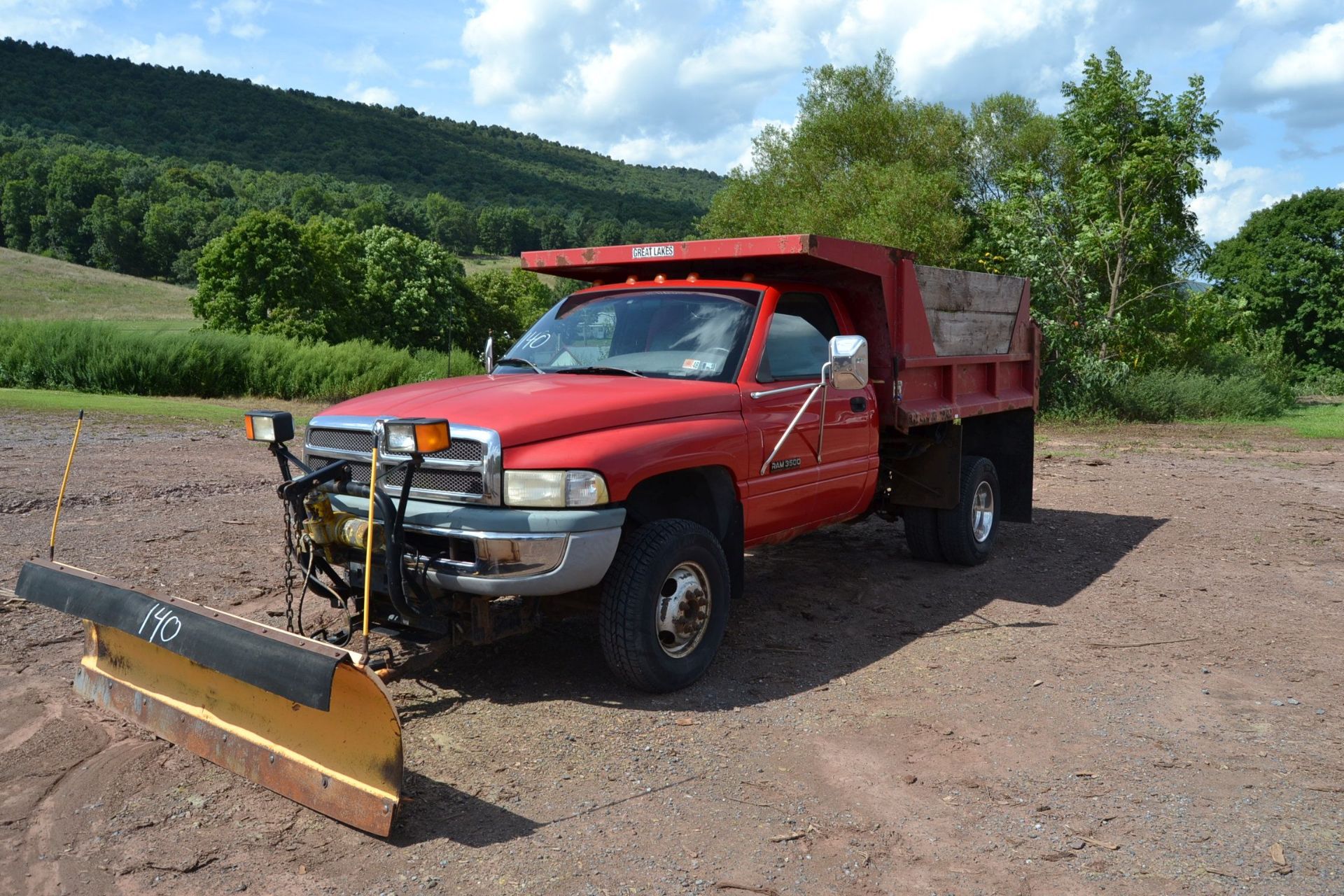 1998 DODGE 3500 4X4 DUMP TRUCK W/ CUMMINS ENGINE W/ 5 SPEED TRANS W/ SNOW PLOW 48,677 MILES VIN# - Image 4 of 4