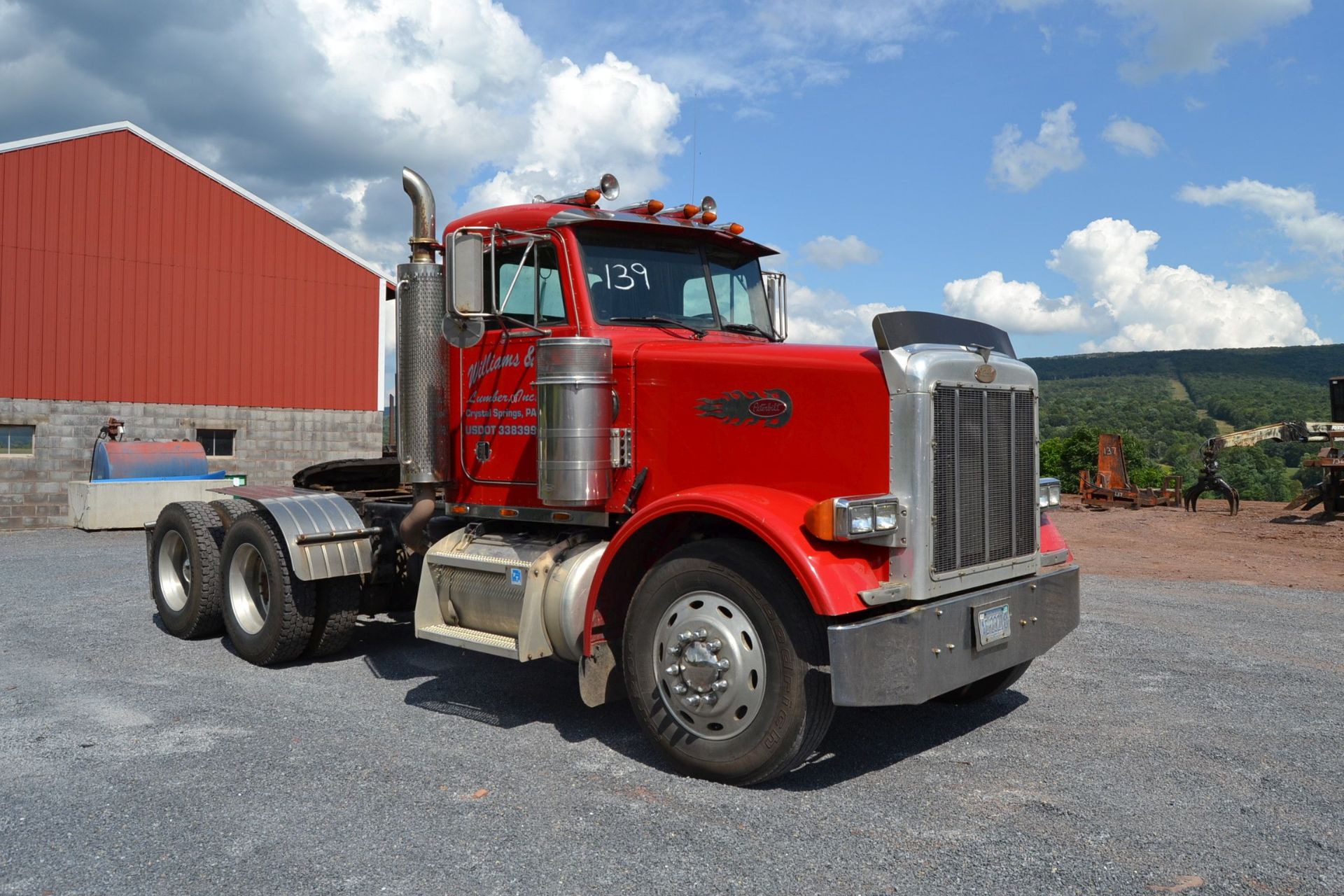 1999 PETERBILT 378 DAY CAB ROAD TRACTOR W/ 60 SERIES DETROIT ENGINE 500 HP W/ 10 SPEED TRANS W/ ALUM - Image 2 of 4