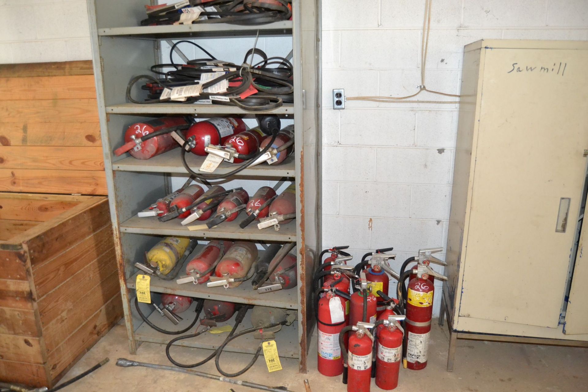 LOT OF FIRE EXTINGUISHERS