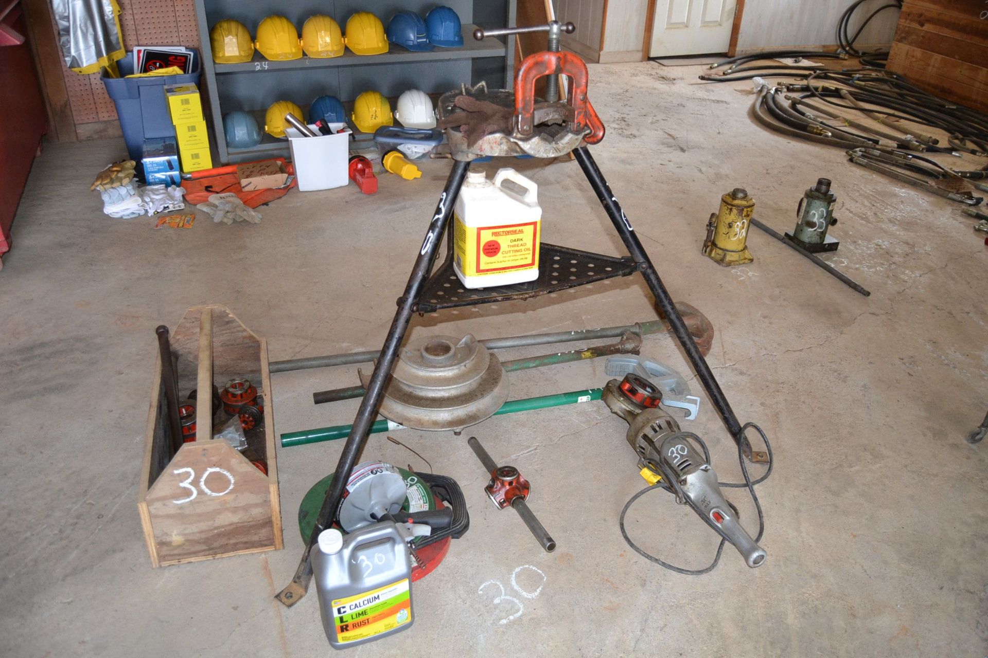 RIDGED ELECTRIC PIPE THREADER & STAND & MANUAL THREADER