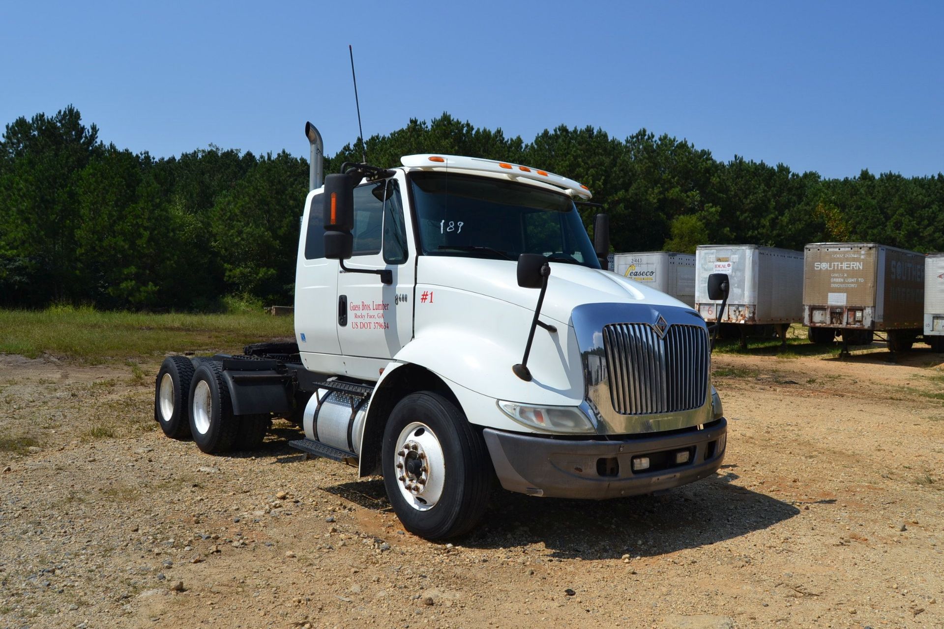 2005 INTERNATIONAL MODEL 8600 6X4 DAY CAB ROAD TRACTOR; W/DIESEL ENGINE; W/10 SPD TRANSMISSION; W/