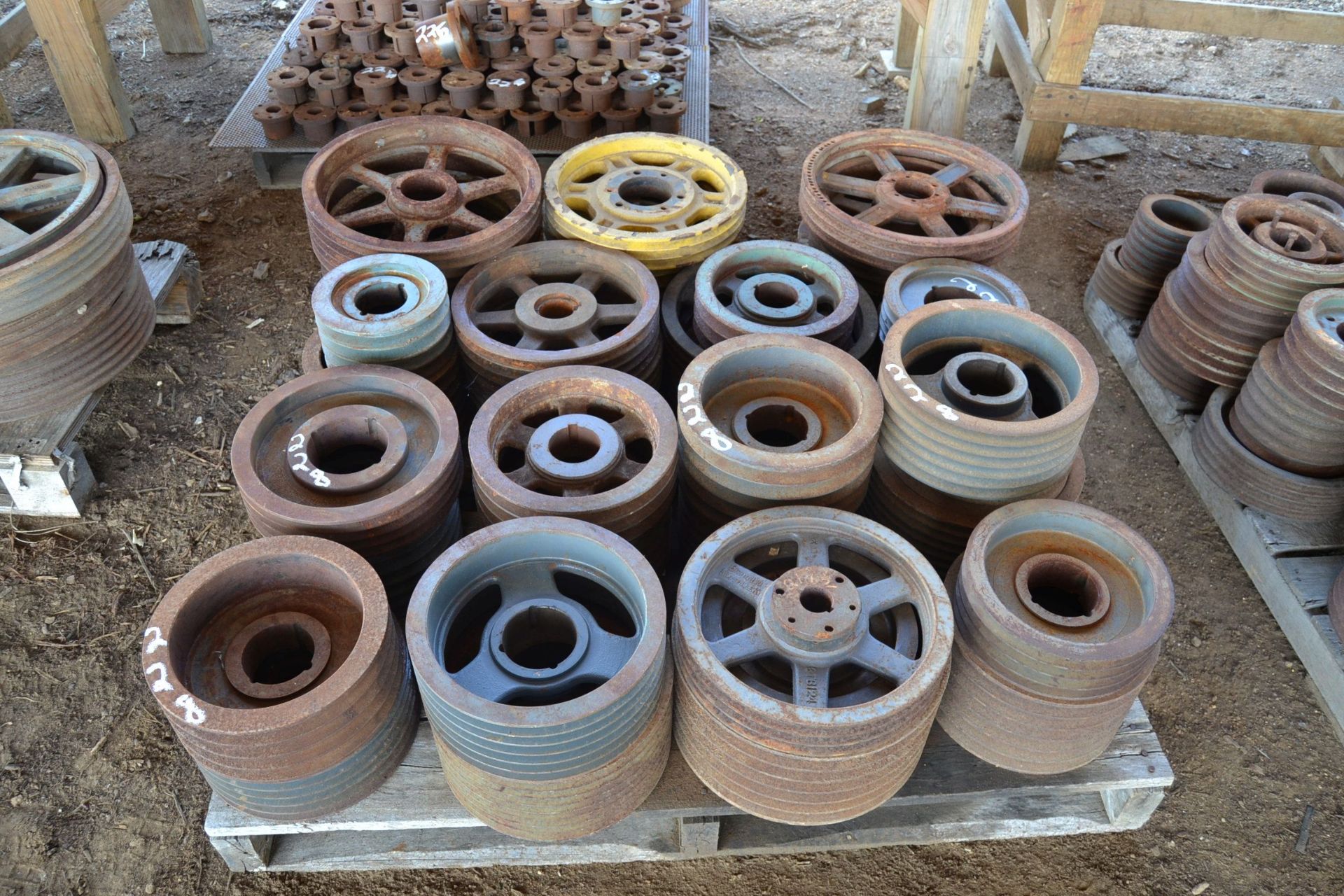 LOT OF PULLEYS