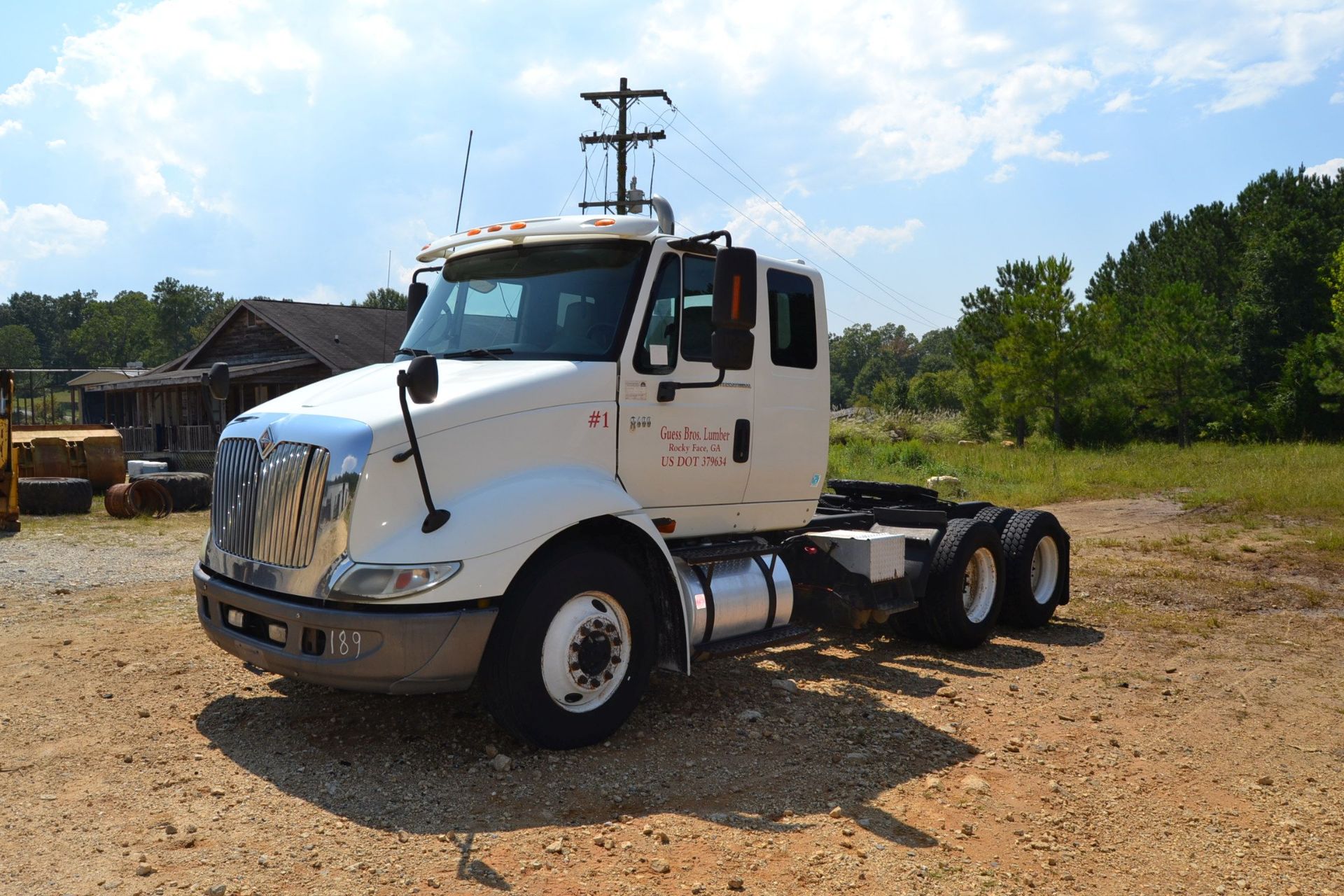 2005 INTERNATIONAL MODEL 8600 6X4 DAY CAB ROAD TRACTOR; W/DIESEL ENGINE; W/10 SPD TRANSMISSION; W/ - Image 2 of 3