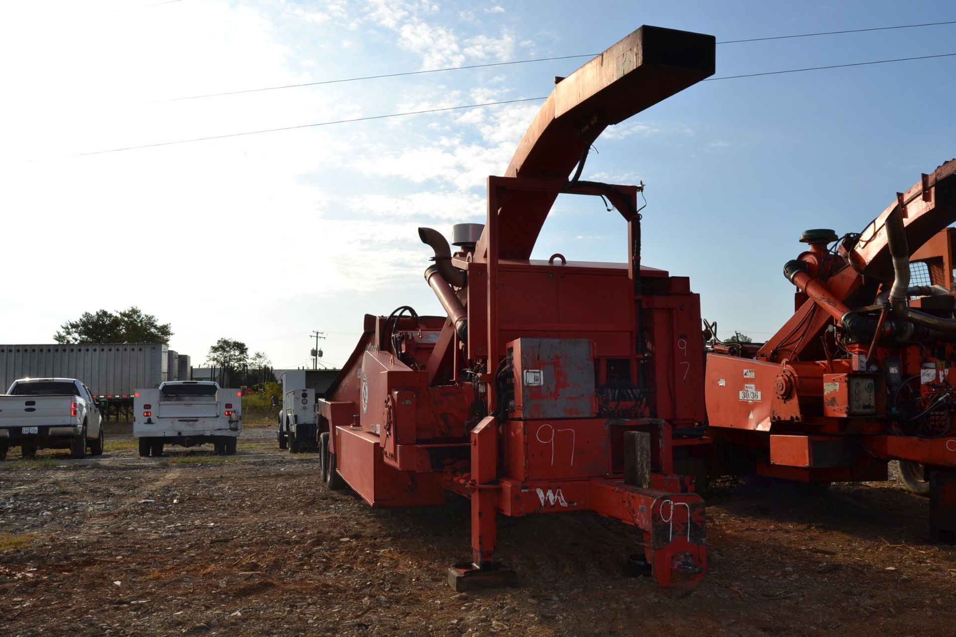 MORBARK 30-36 PORTABLE CHIPPER W/ JOHN DEERE 500 HP ENGINE W/ REMOTE SN#1166 - Image 2 of 4