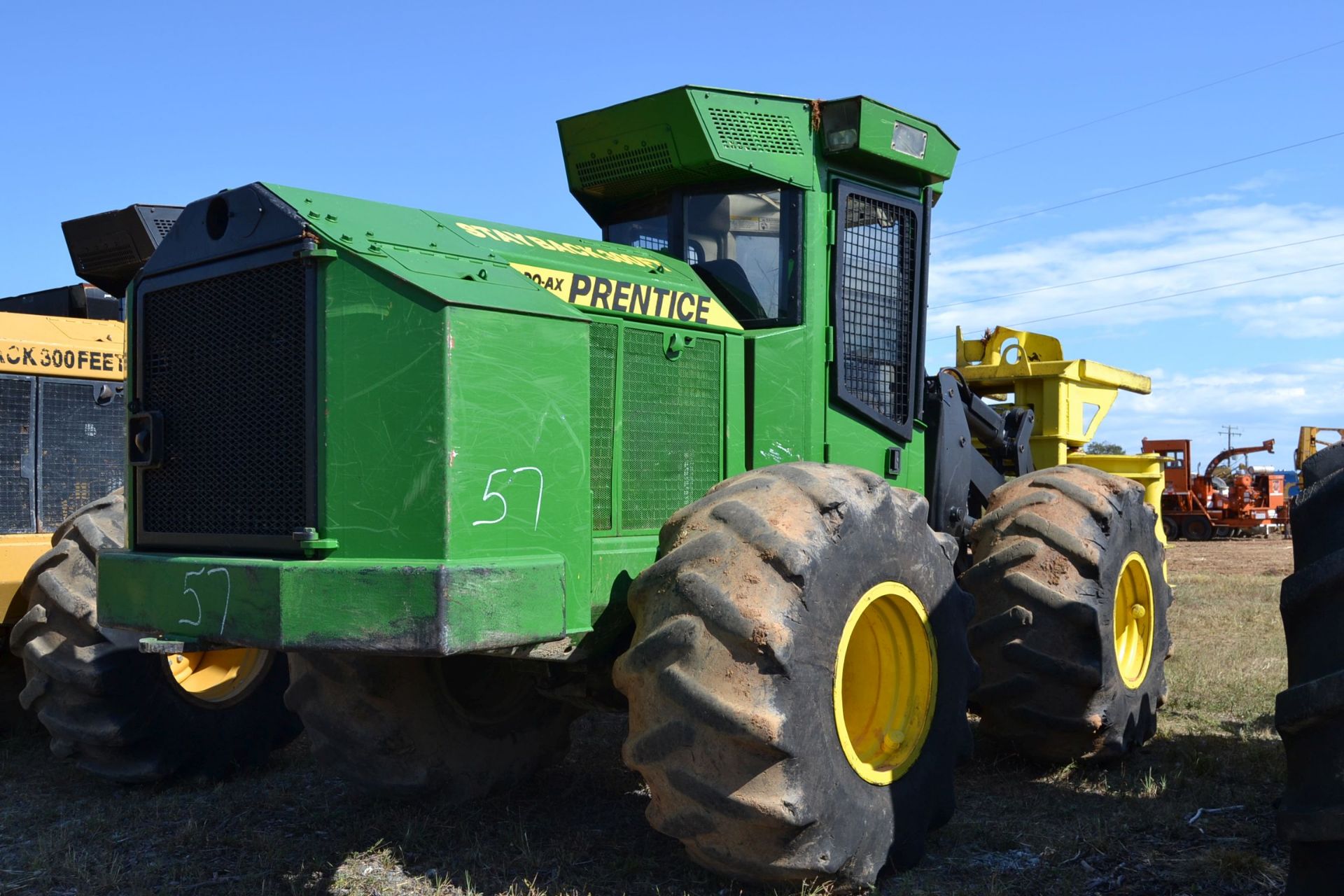 PRENTICE 2470 FELLER BUNCHER W/ SAW HEAD W/ HEAT & AIR CAB W/ 28LX26 RUB SN#PB19356 - Image 3 of 4