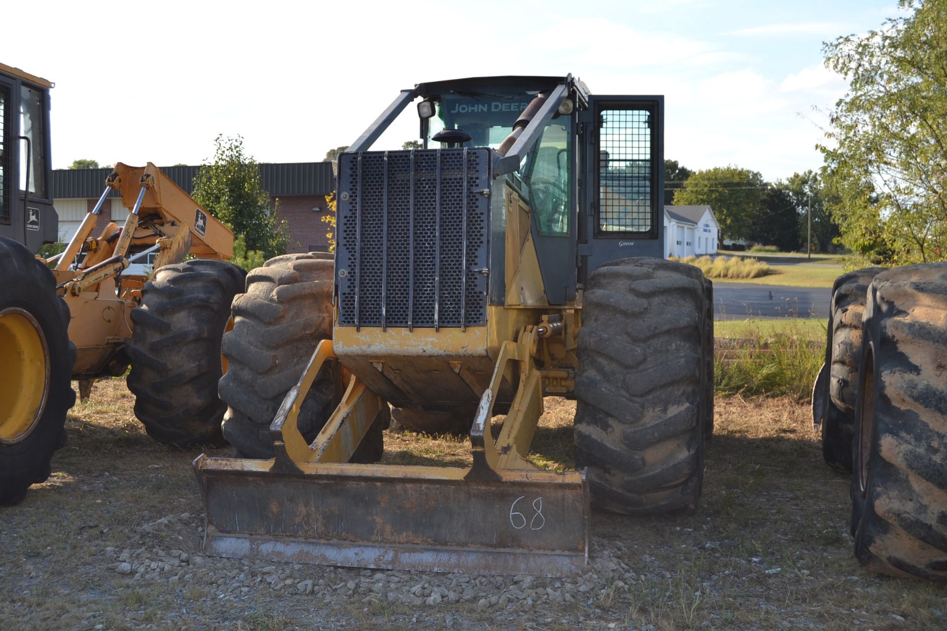 648GIII DUAL ARCH GRAPPLE SKIDDER W/ ENCLOSED CAB W/ HEAT & AIR 30.5X32 RUB - Image 2 of 2