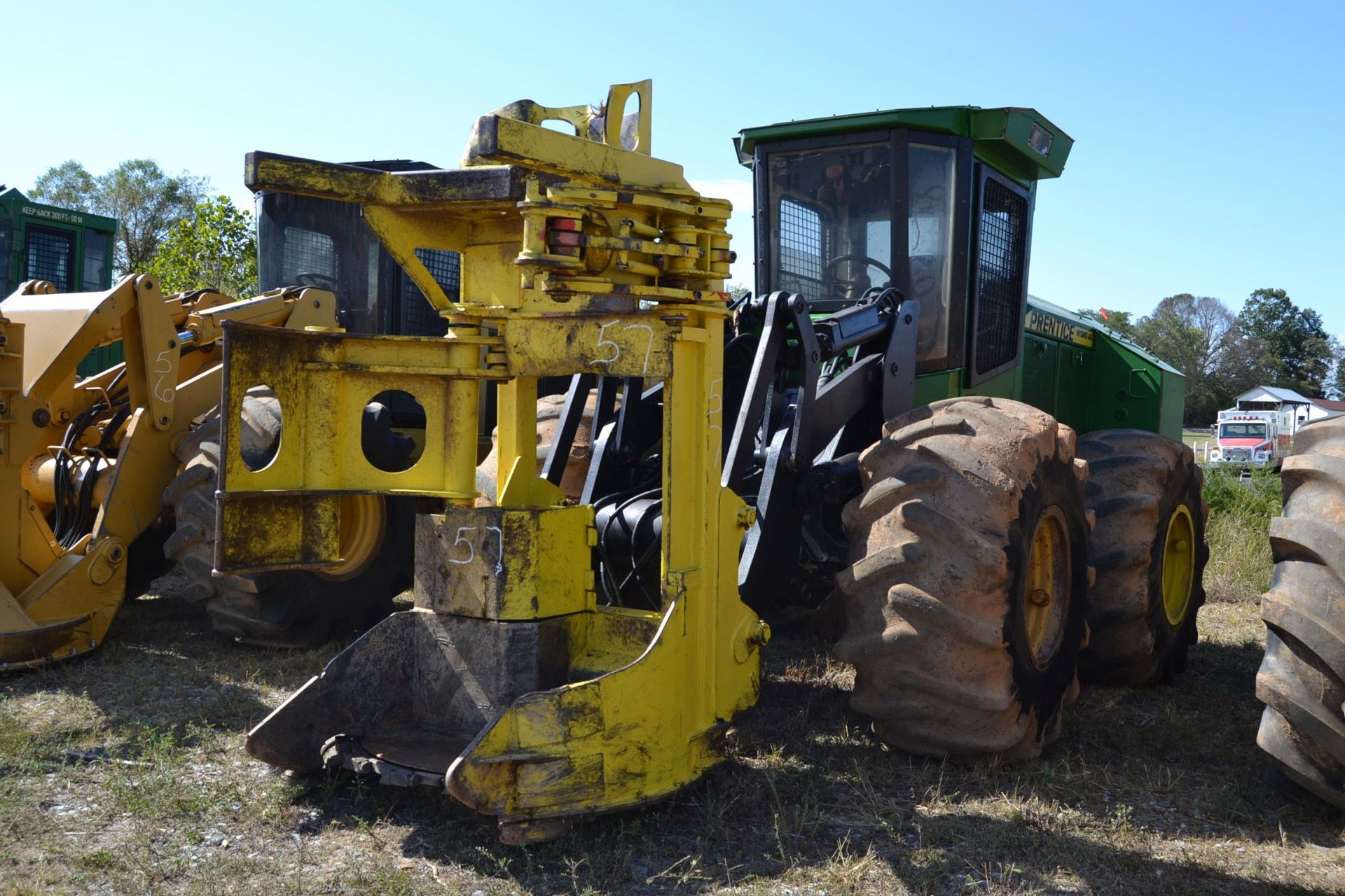 PRENTICE 2470 FELLER BUNCHER W/ SAW HEAD W/ HEAT & AIR CAB W/ 28LX26 RUB SN#PB19356