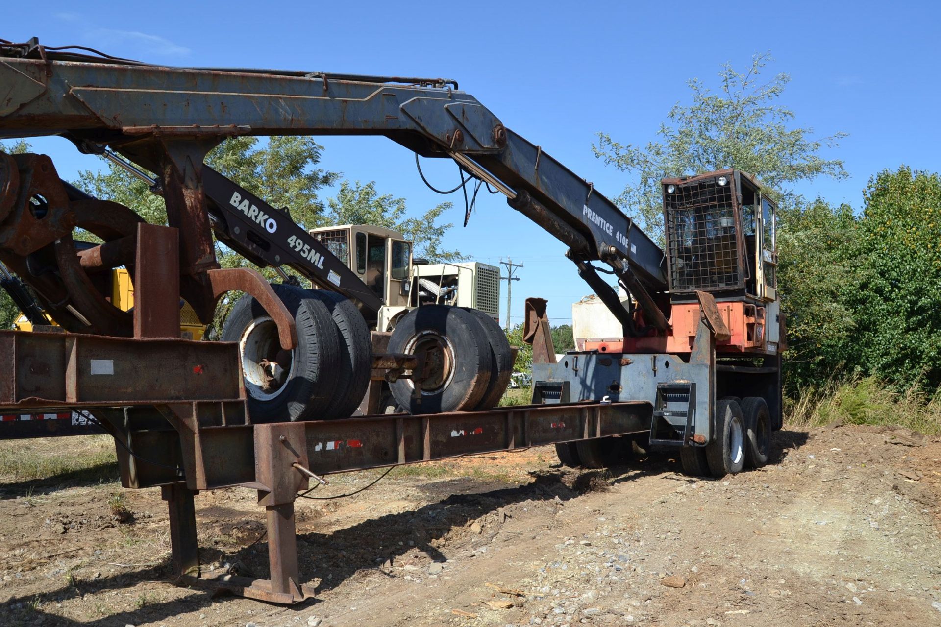 PRENTICE 410E KNUCKLEBOOM LOADER W/ CONT GRAPPLE W/ JOY STICK CONTROLS W/ SAW PACKAGE HOOKUP W/ - Image 3 of 3