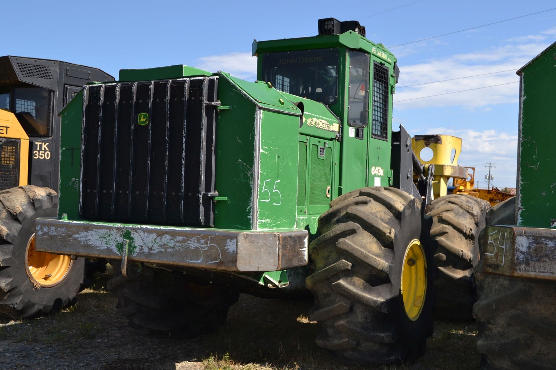 JOHN DEERE 643K FELLER BUNCHER W/ JOHN DEERE SAW HEAD W/ HEAR & AIR CAB W/ 28LX26 RUB SN#634601 12, - Image 4 of 5