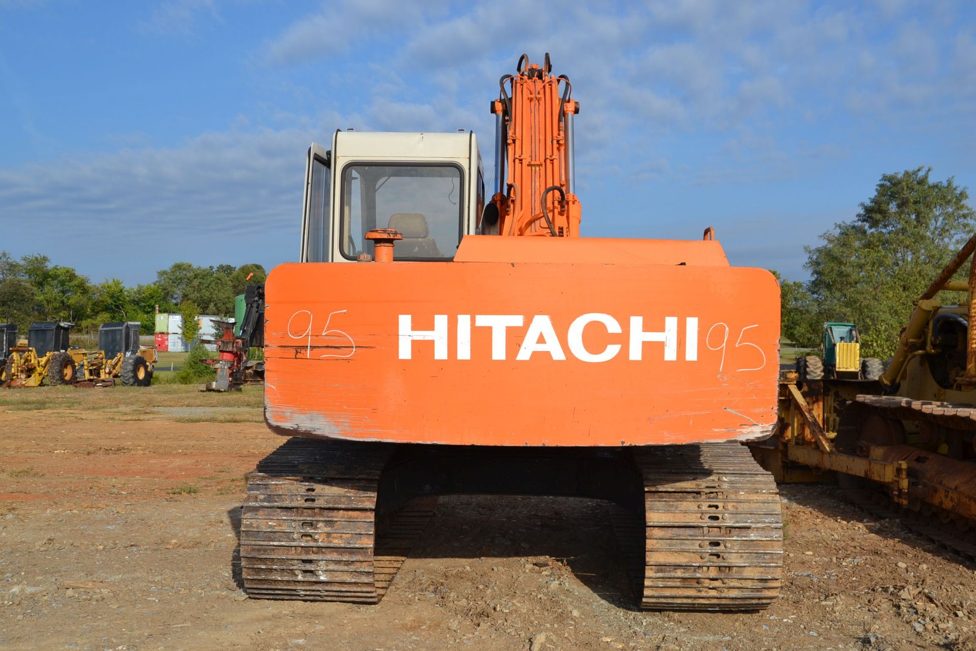 HITACHI MODEL EX150 TRACK HUE W/ HYDRAULIC THUMB SN#133-2401 7,168 HOURS - Image 4 of 5