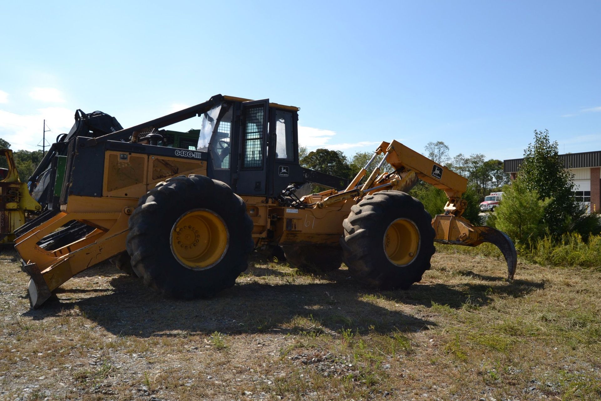 JOHN DEERE 648III DUAL ARCH SKIDDER W/ 30.5X32 RUB W/ ENCLOSED CAB W/ HEAT & AIR SN#576625 - Image 2 of 4