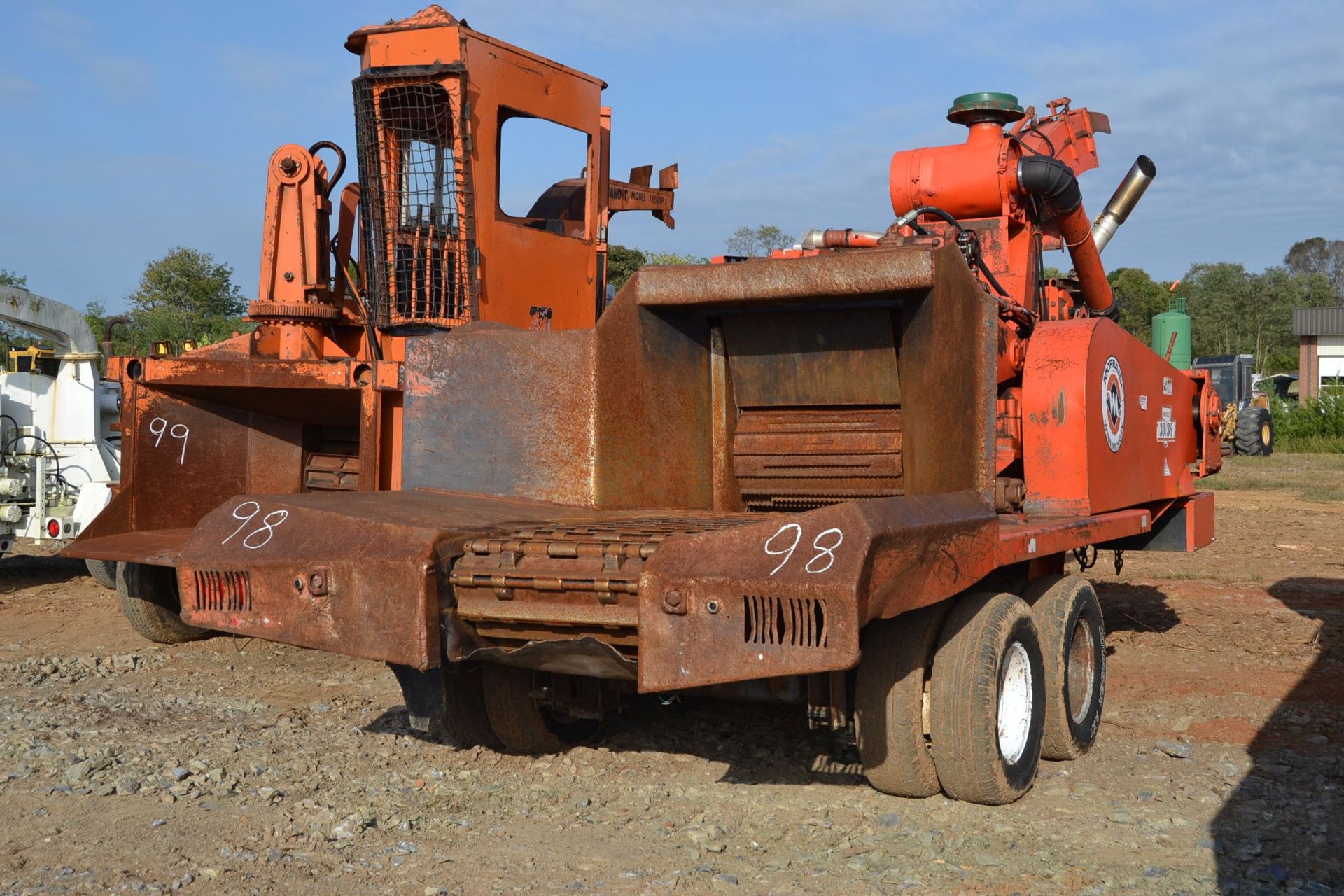 MORBARK 30-36 PORTABLE CHIPPER W/ JOHN DEERE 500 HP ENGINE SN#1115-46 - Image 4 of 4