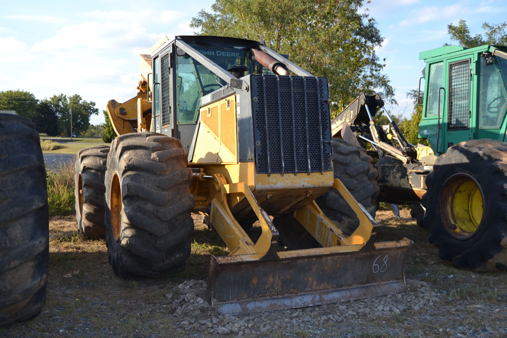 648GIII DUAL ARCH GRAPPLE SKIDDER W/ ENCLOSED CAB W/ HEAT & AIR 30.5X32 RUB