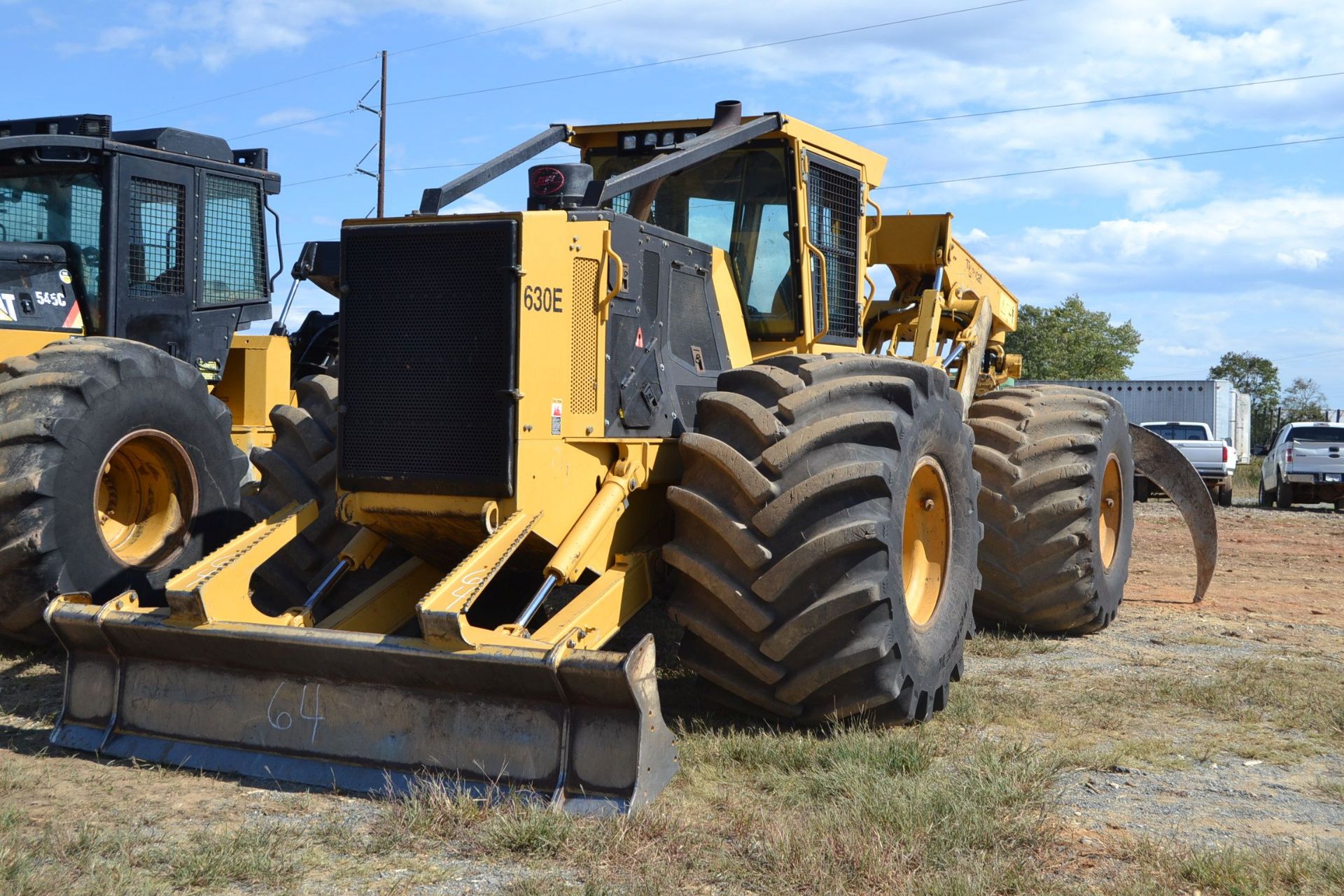 TIGERCAT 630E DUAL ARCH GRAPPLE SKIDDER W/ ENCLOSED CAB W/ HEAT & AIR W/ DH-73X44.00-32 TIRES SN# - Image 4 of 5