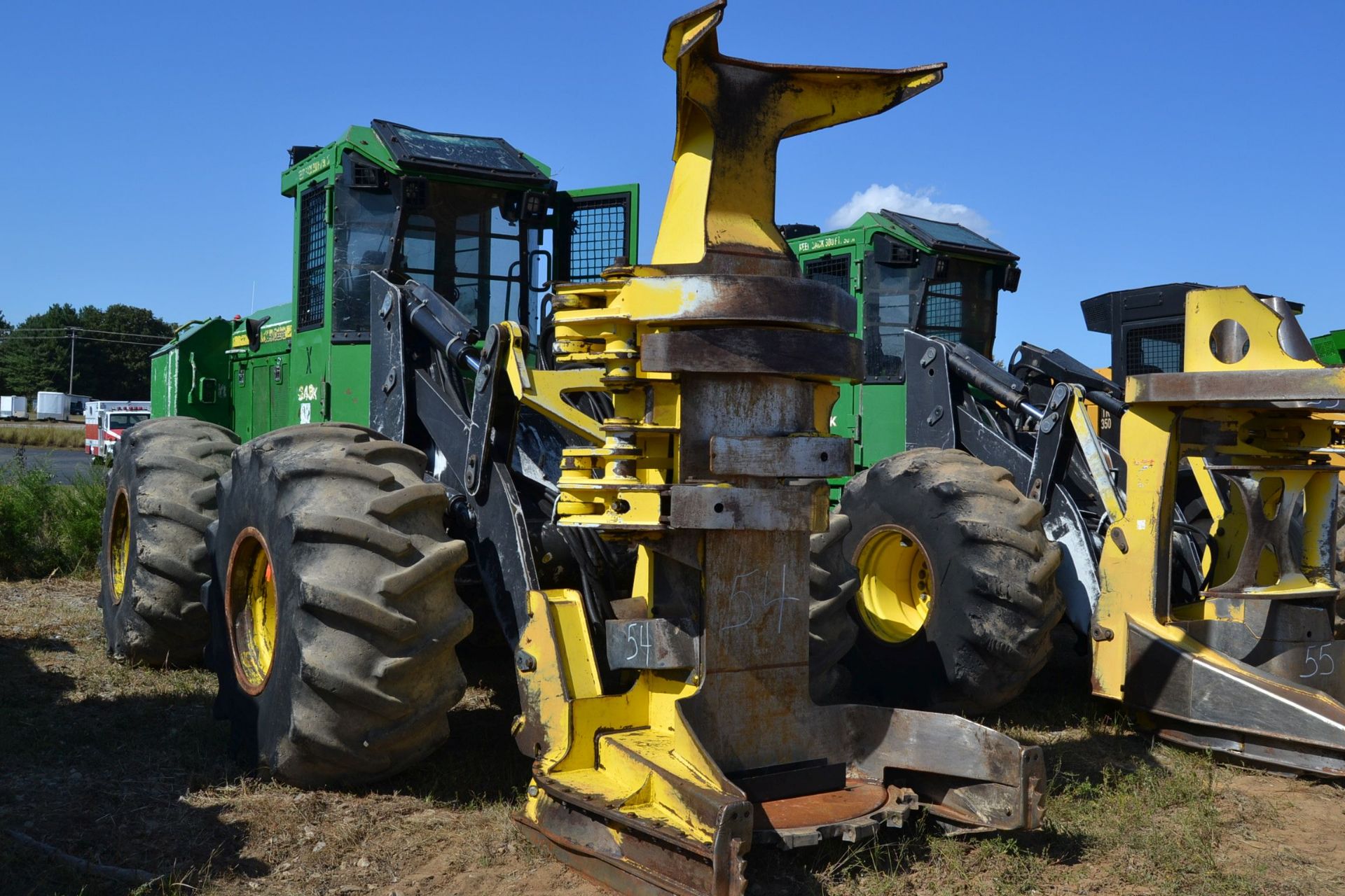 JOHN DEERE 643K FELLER BUNCHER W/ JOHN DEERE SAW HEAD W/ HEAT & AIR CAB W/ 28LX26 RUB SN#90626807 - Image 2 of 5