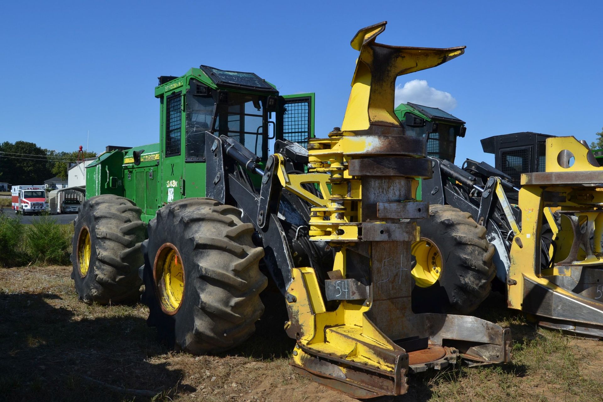 JOHN DEERE 643K FELLER BUNCHER W/ JOHN DEERE SAW HEAD W/ HEAT & AIR CAB W/ 28LX26 RUB SN#90626807 - Image 3 of 5