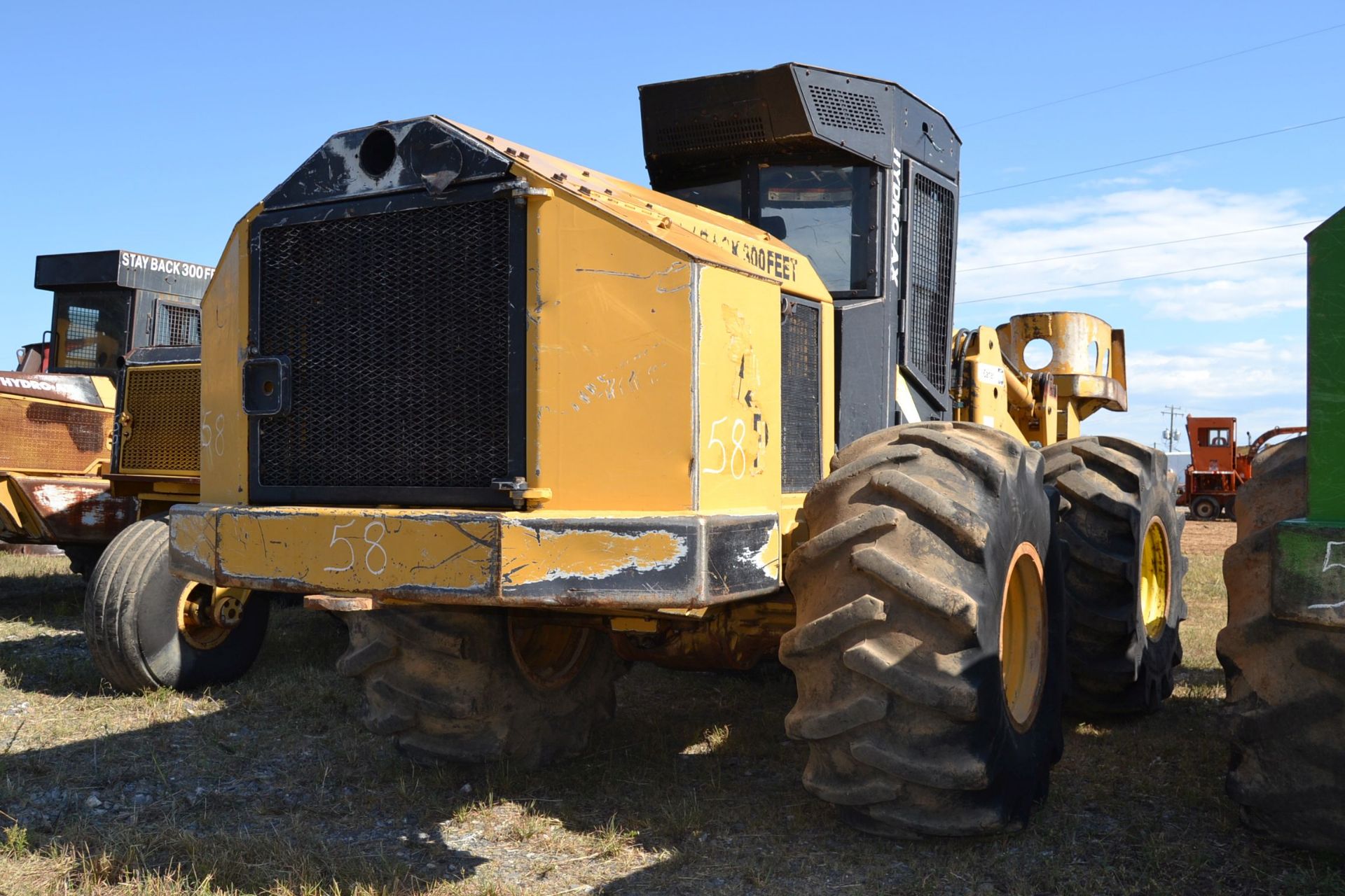 HYDRO AX 570 FELLER BUNCHER W / SAW HEAD W/ HEAT & AIR CAB W/ 28LX26 RUB SN#HA18997 - Image 3 of 4