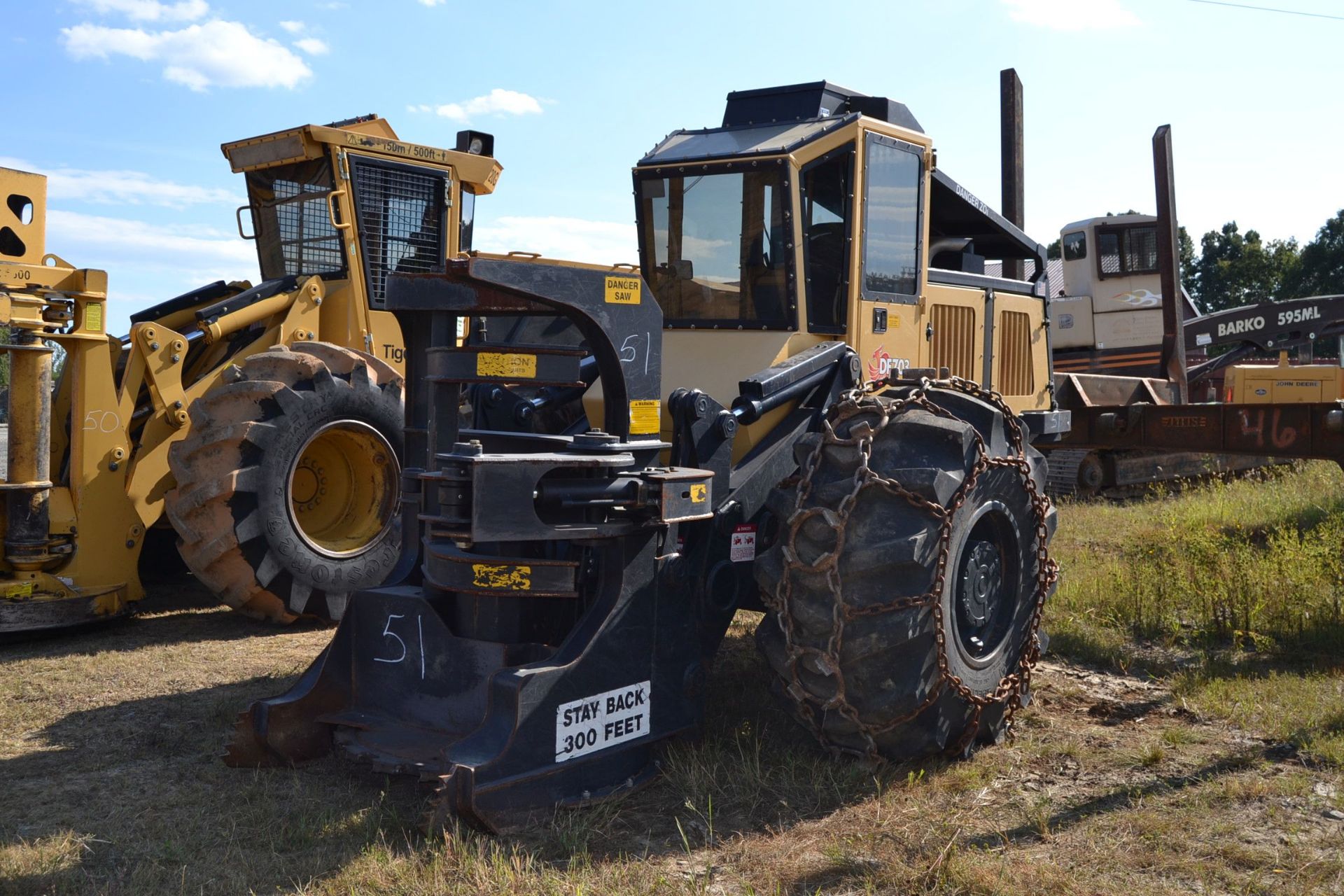 DF703 3 WHEEL FELLER BUNCHER W/ SAW HEAD W/ ENCLOSED CAB HEAT & AIR 151 HOURS