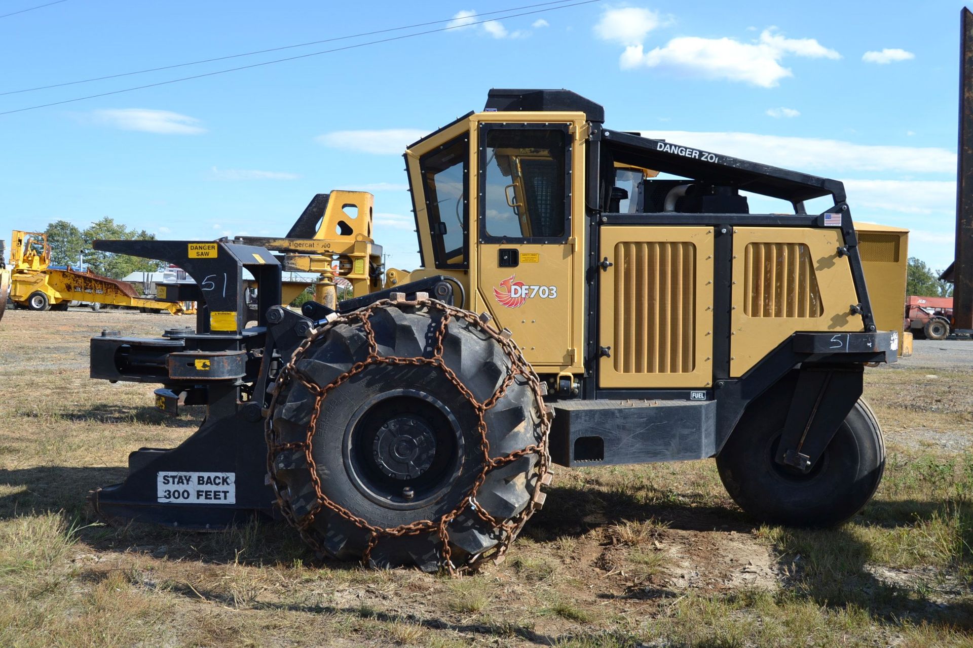 DF703 3 WHEEL FELLER BUNCHER W/ SAW HEAD W/ ENCLOSED CAB HEAT & AIR 151 HOURS - Image 3 of 4