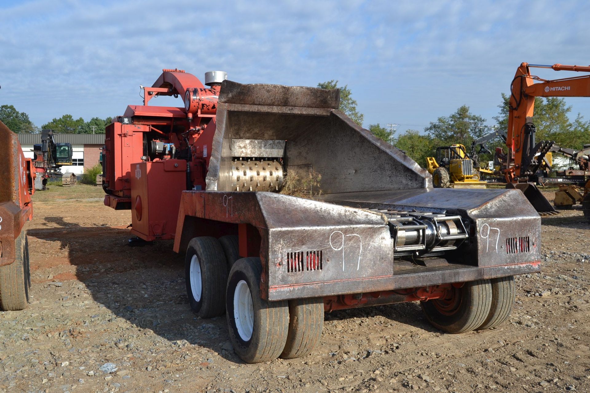 MORBARK 30-36 PORTABLE CHIPPER W/ JOHN DEERE 500 HP ENGINE W/ REMOTE SN#1166 - Image 4 of 4