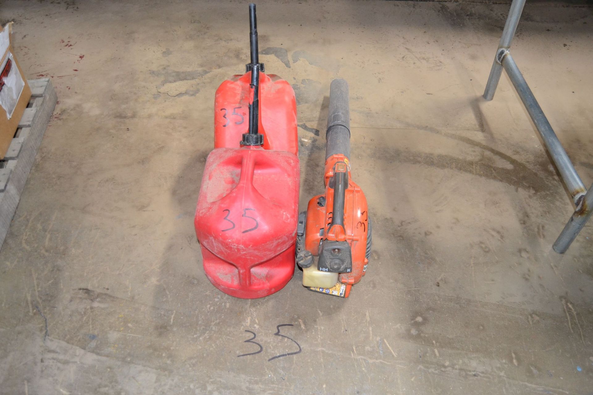 HUSQVARNA GAS BOWER & 2 GAS CANS