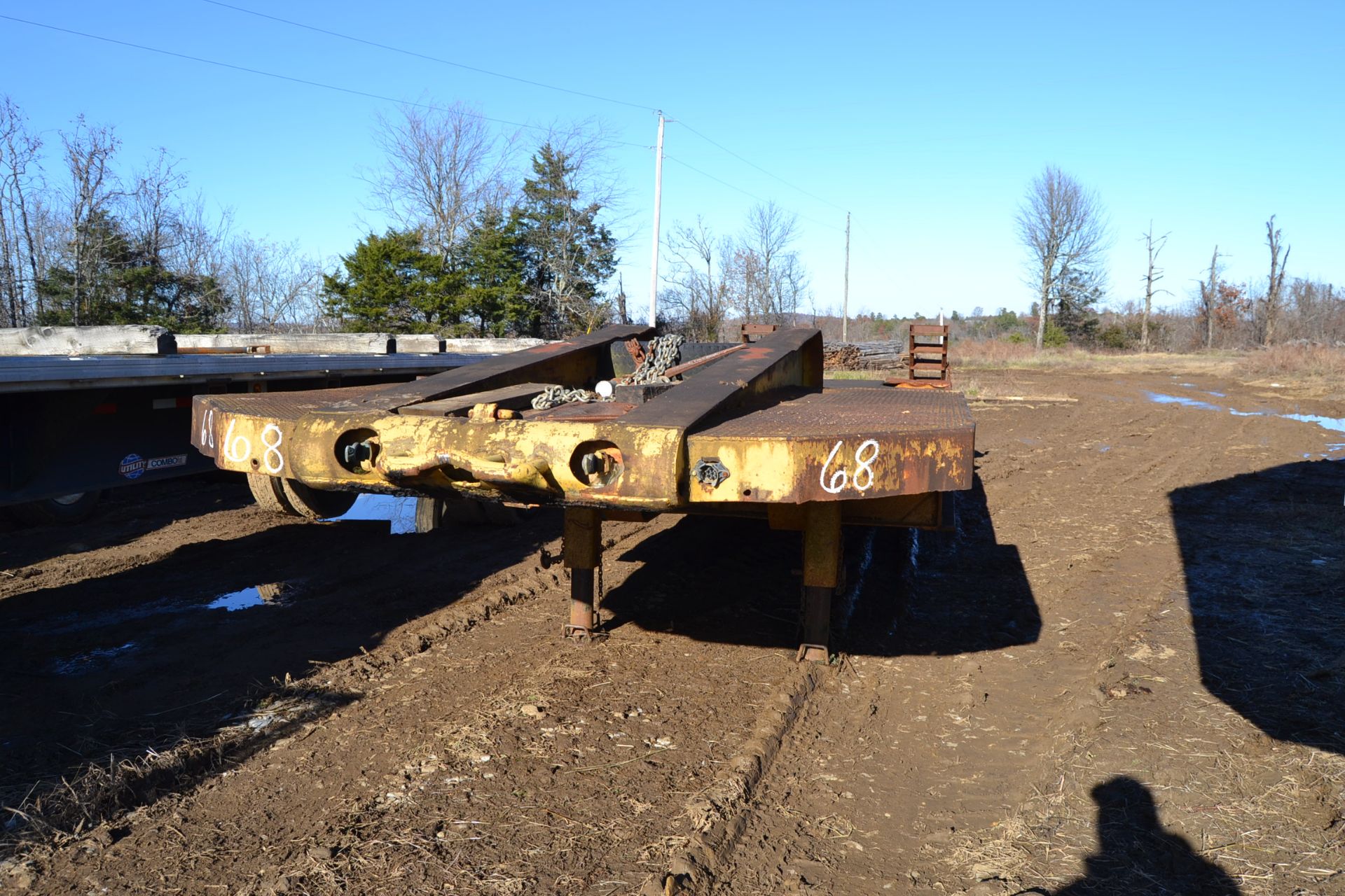 25 TON TANDEM AXLE LOWBOY W/ LOADING RAMPS W/ LOADING RAMPS