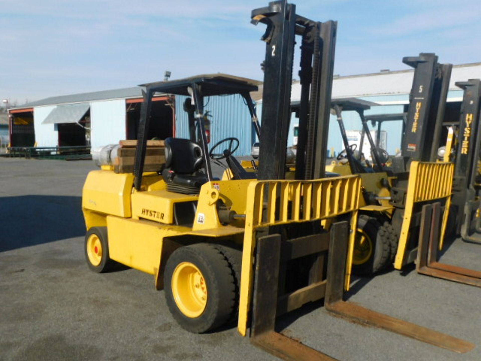 HYSTER H100XL 10,000LB FORKLIFT, LPG, DUAL FRONT TIRES, 8406 HRS, S/N 4395M (SOLD SUBJECT TO STAYING