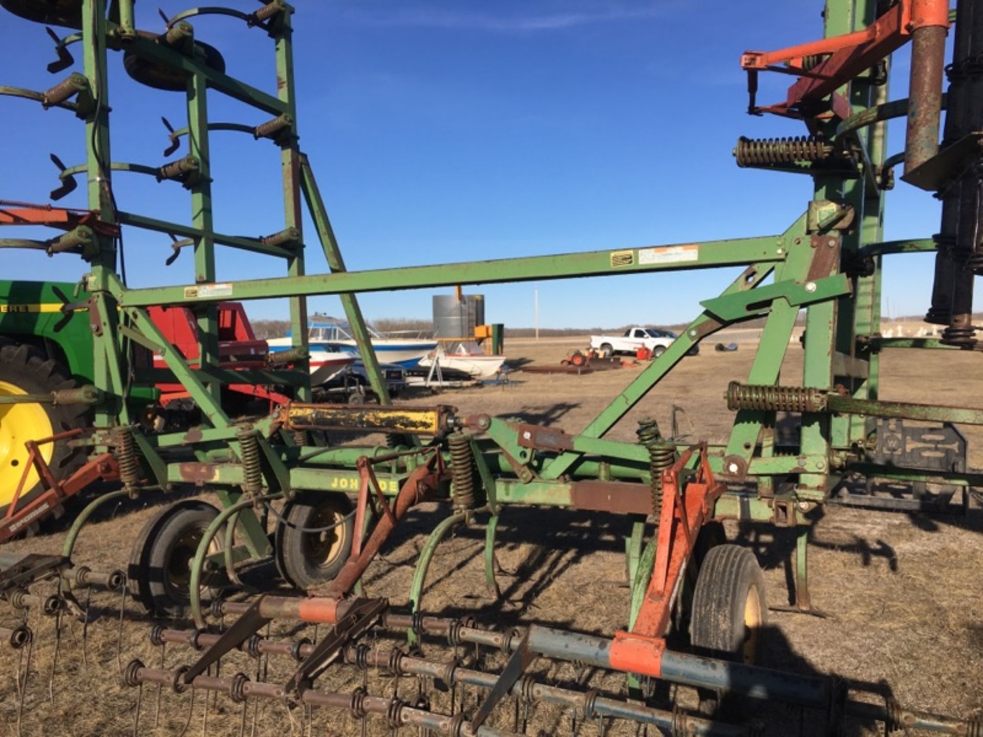 JD 40ft deep tillage, 12in spacing, 13in shovels, (also comes with new spikes) - Image 3 of 5