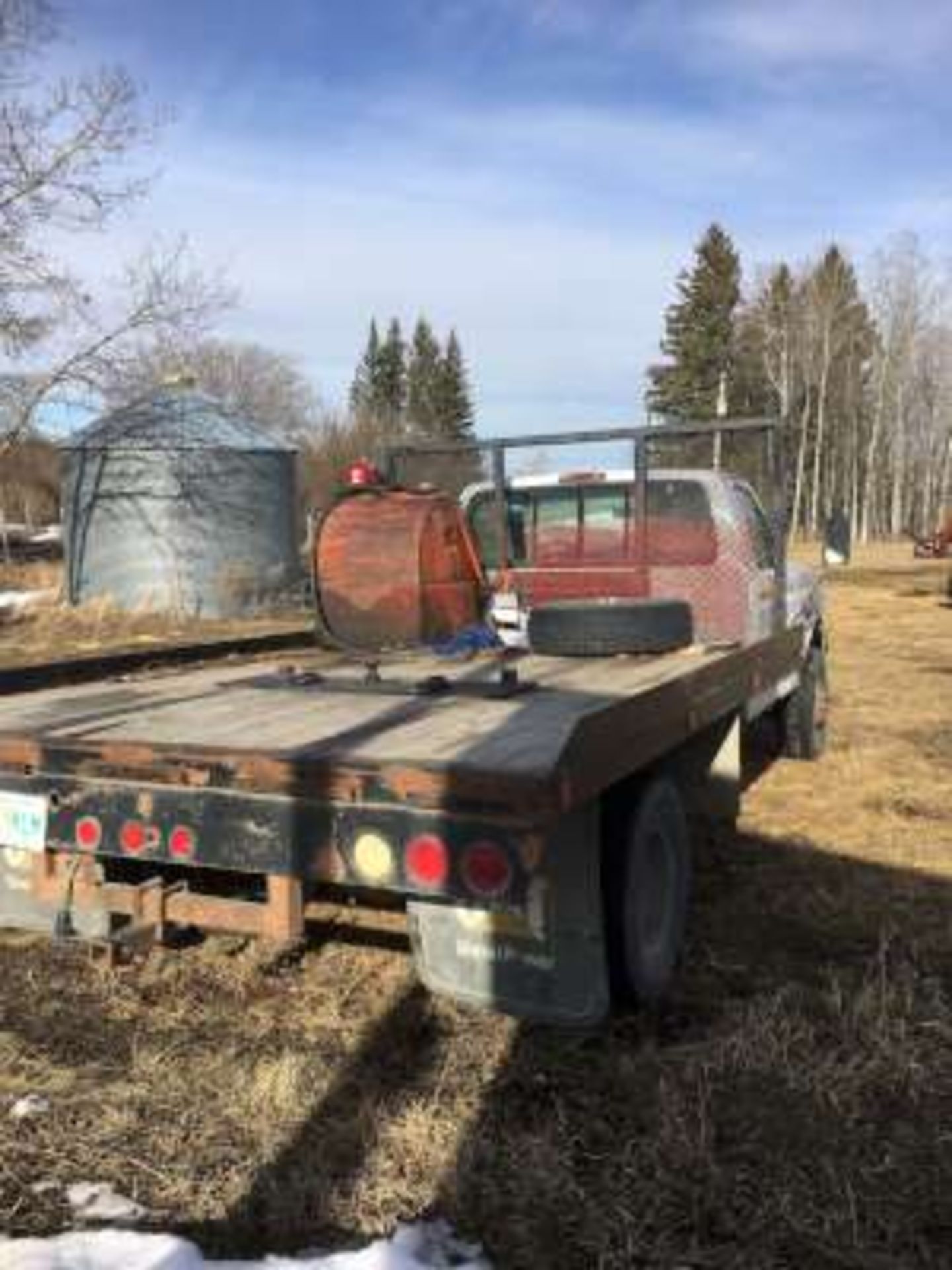 1995 Ford F350 Flat Deck Truck, 4X4, 7.3 Dsl, 282,000kms, 5th wheel hitch - Image 2 of 6