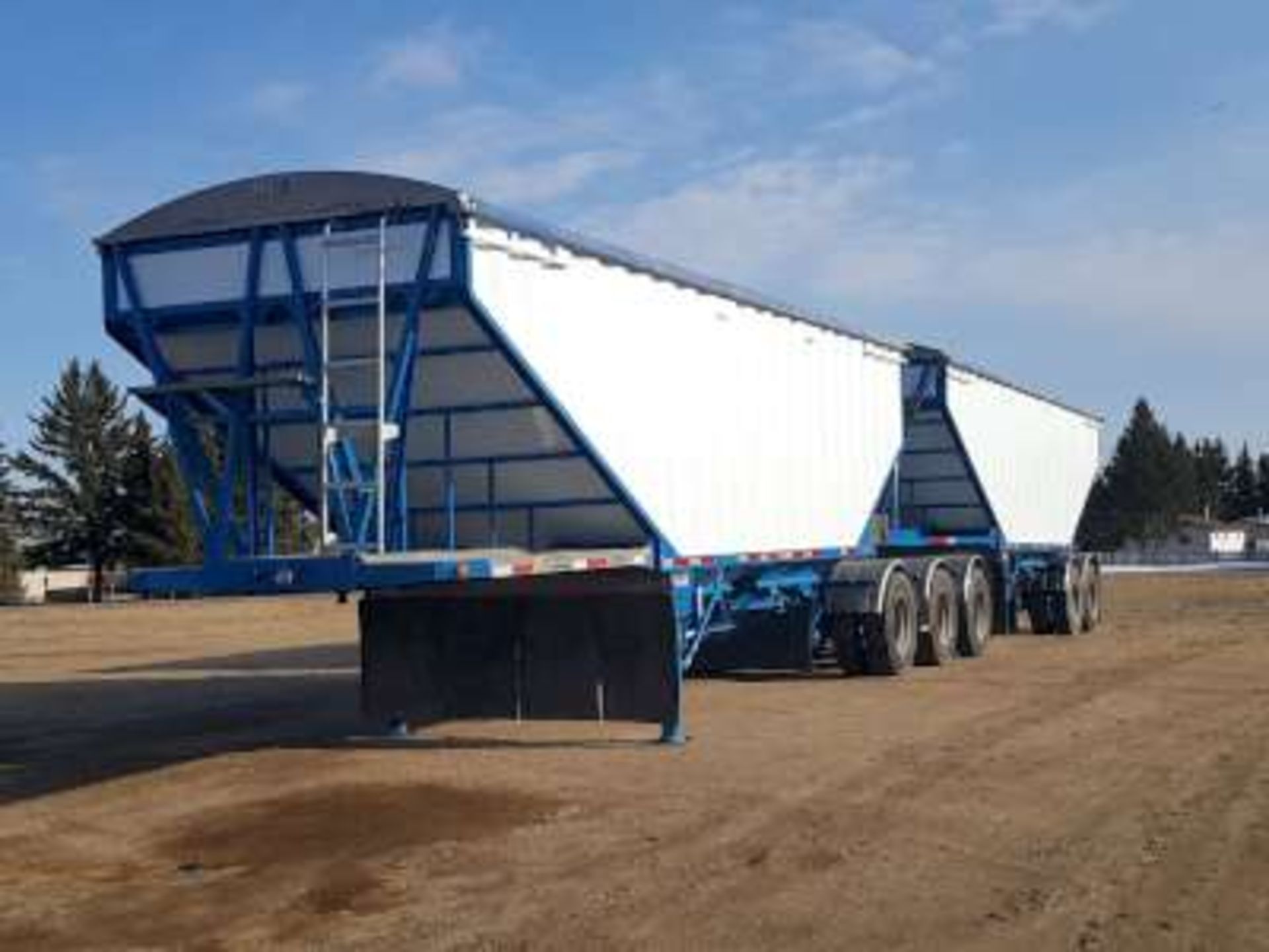 2010 Lode King Super B Grain trailers, fresh sandblast and paint, major work order on under carriage - Image 3 of 8