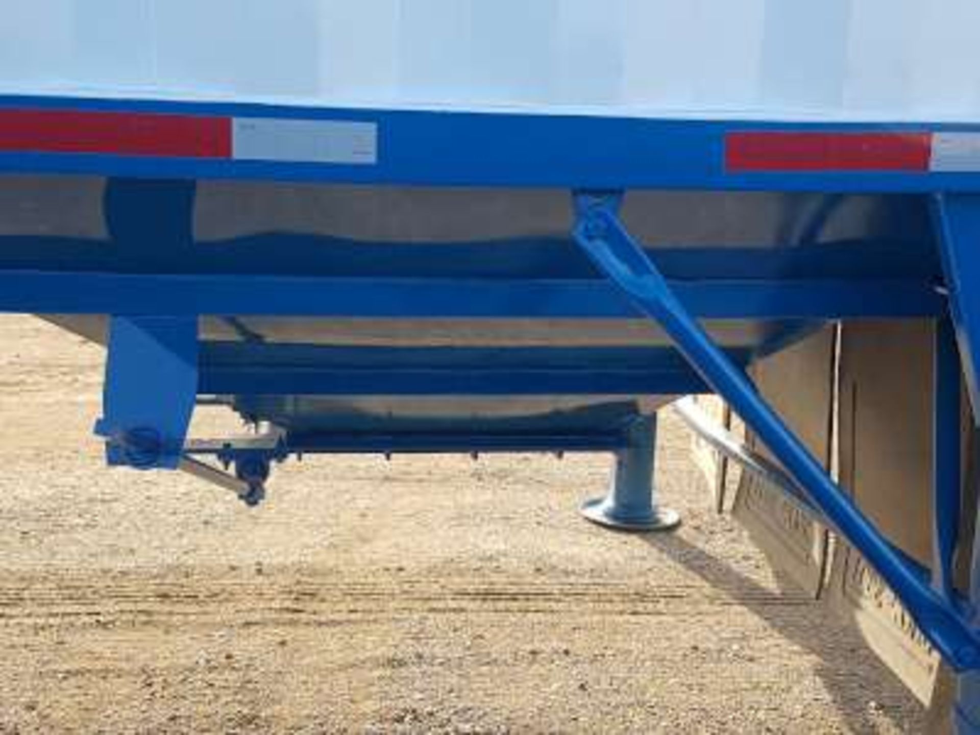 2010 Lode King Super B Grain trailers, fresh sandblast and paint, major work order on under carriage - Image 8 of 8