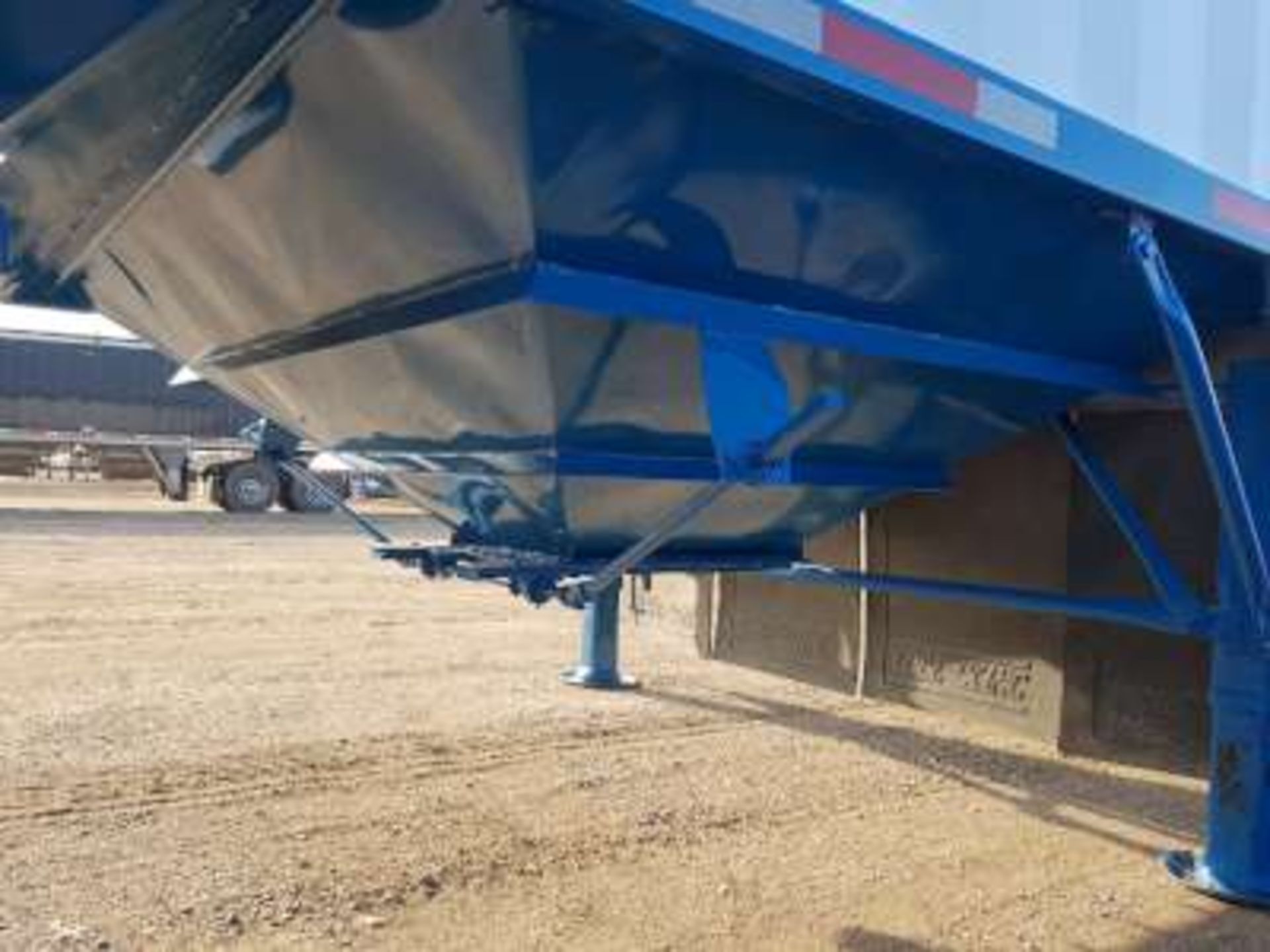 2010 Lode King Super B Grain trailers, fresh sandblast and paint, major work order on under carriage - Image 4 of 8
