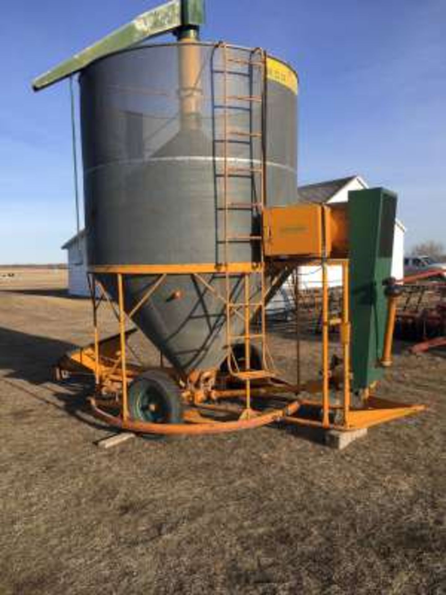 Moridge batch grain dryer, 250+ bus., pto driven