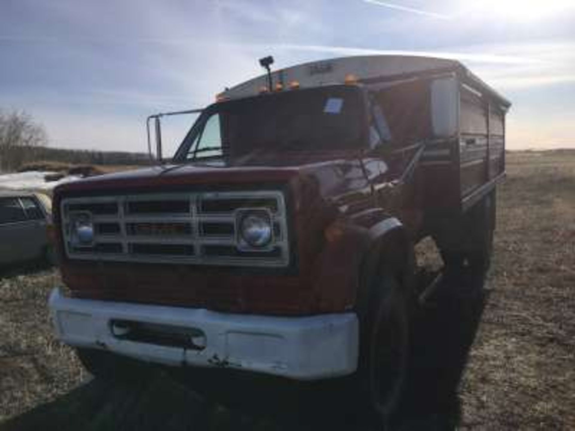 1980 GMC 7000 grain truck, automatic transmission, 388 big block, new: plugs, wiring and - Image 4 of 7