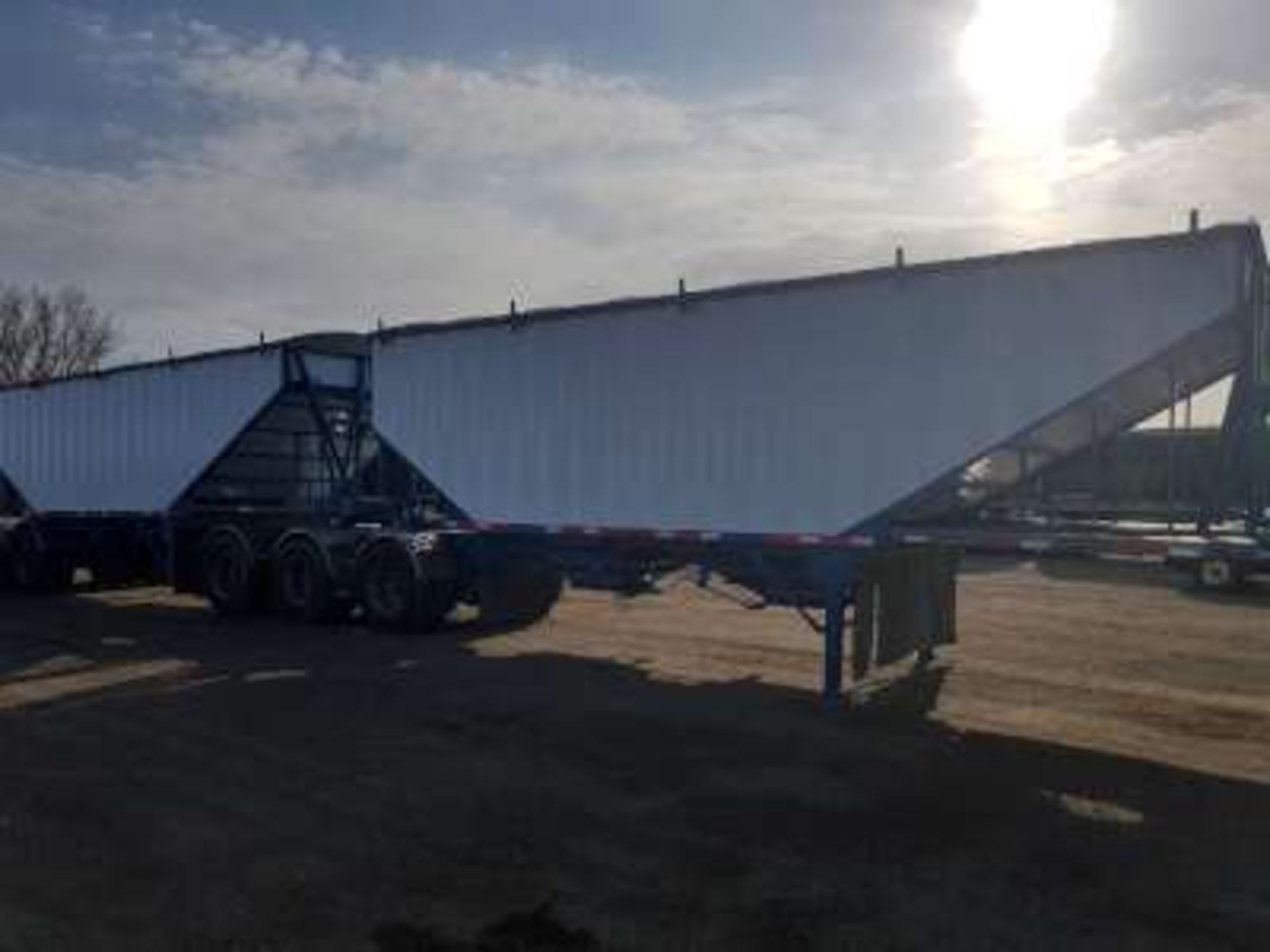 2010 Lode King Super B Grain trailers, fresh sandblast and paint, major work order on under carriage - Image 2 of 8