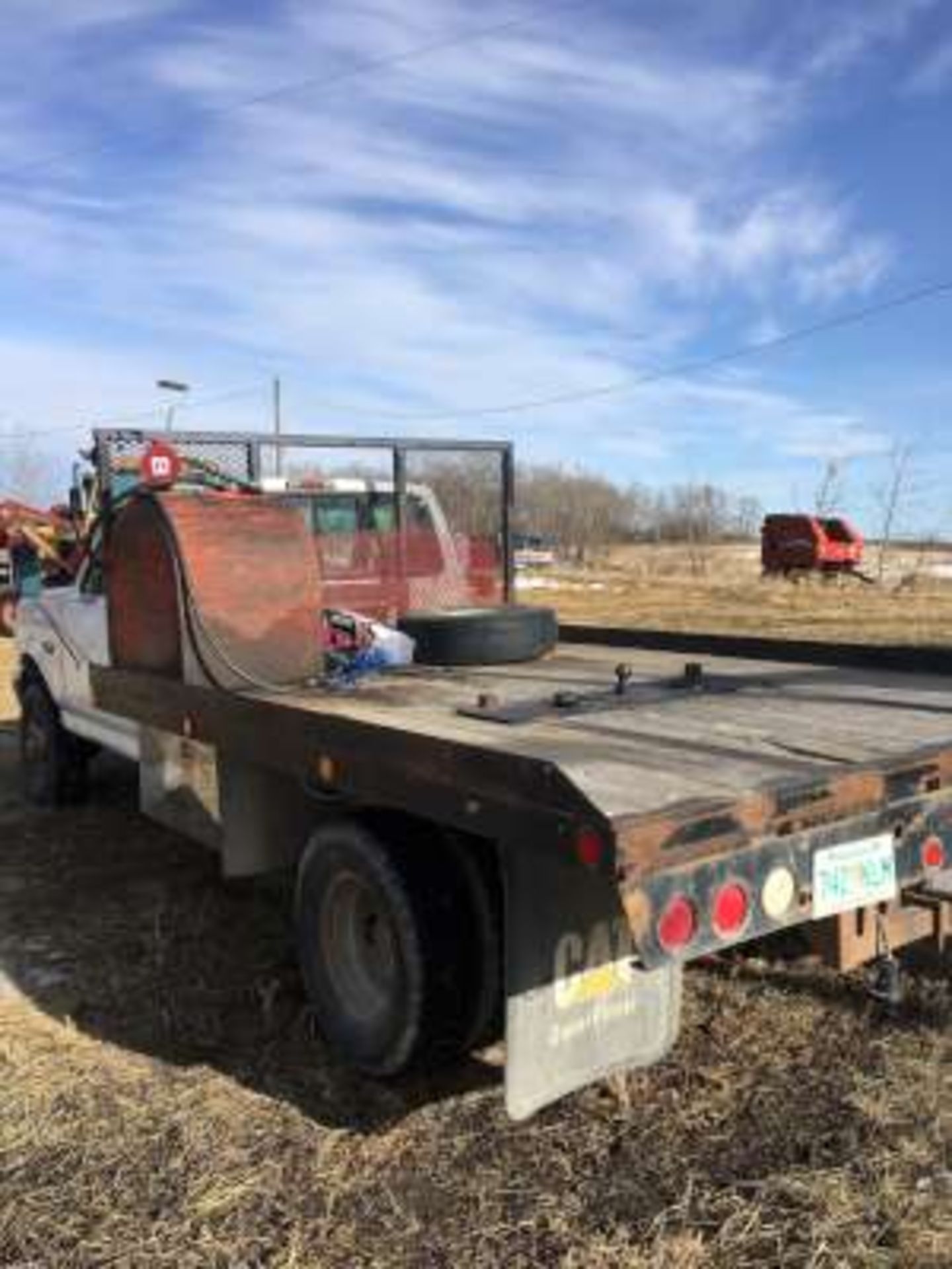 1995 Ford F350 Flat Deck Truck, 4X4, 7.3 Dsl, 282,000kms, 5th wheel hitch - Image 3 of 6