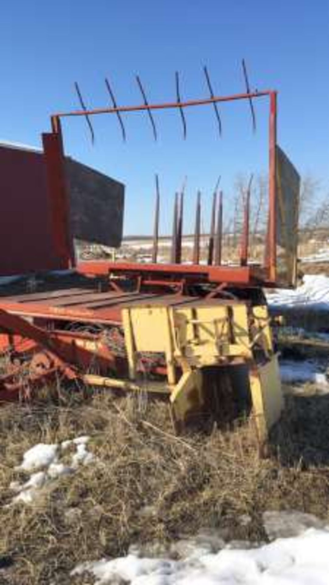 NH 1033 pull type square bale stacker (105 bales) - Image 5 of 5