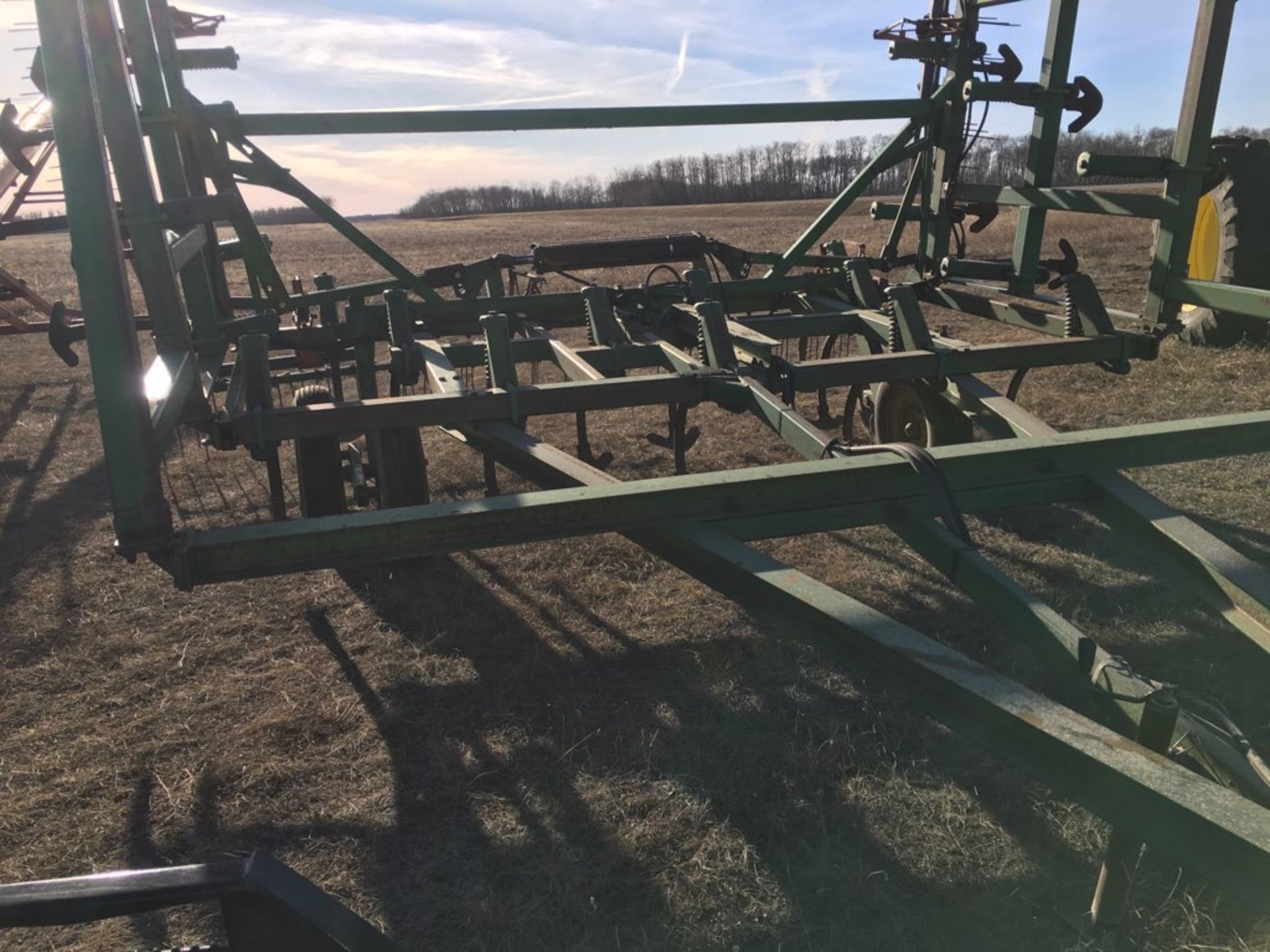 JD 40ft deep tillage, 12in spacing, 13in shovels, (also comes with new spikes) - Image 2 of 5